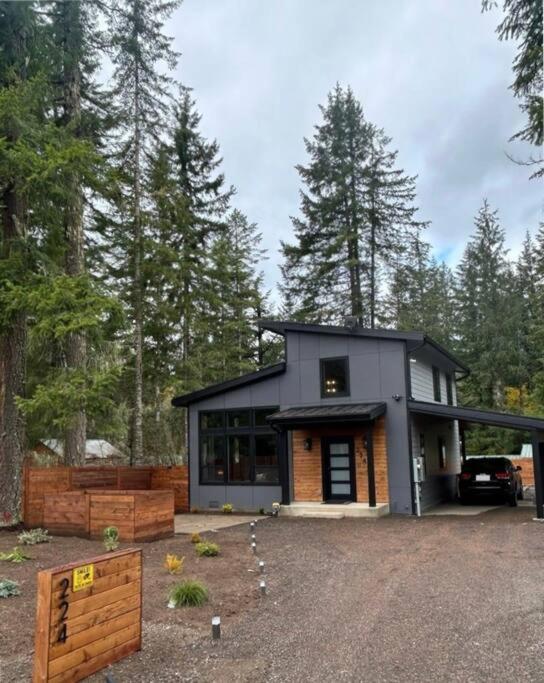 New! Modern Mountain Getaway - main view