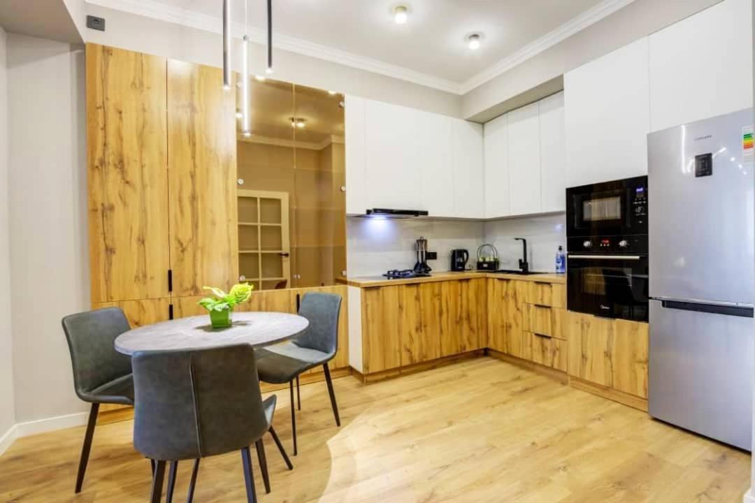 Coco Chanel Apartment in Bishkek view 3
