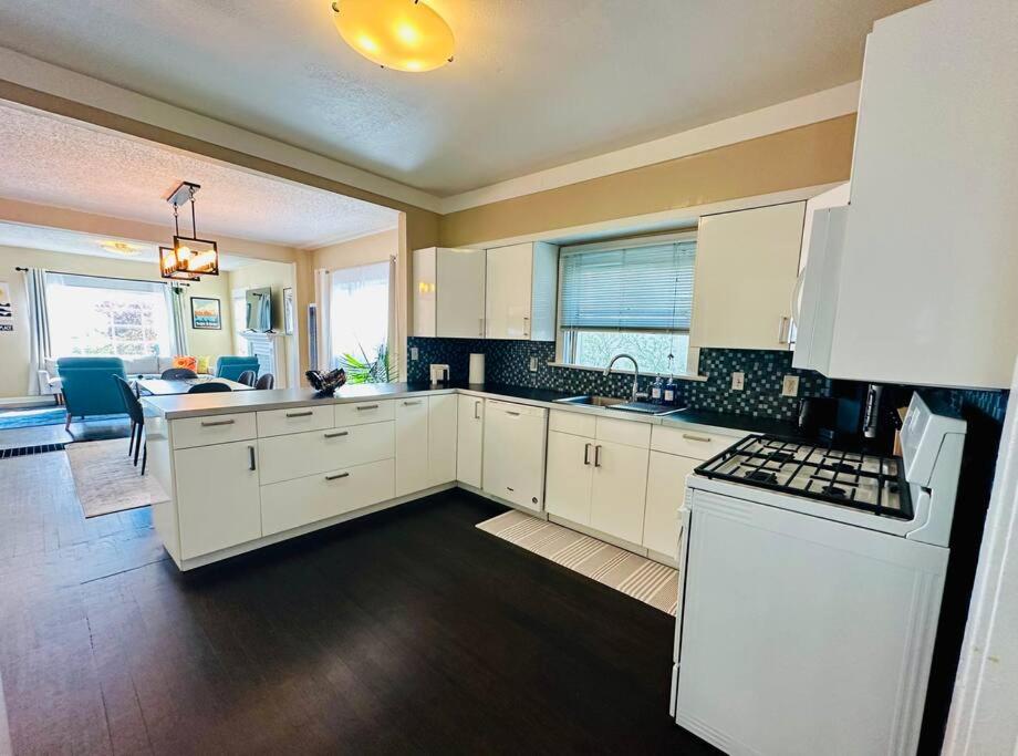 3-Bedroom, Private Backyard, Historic, Prime Location view 4