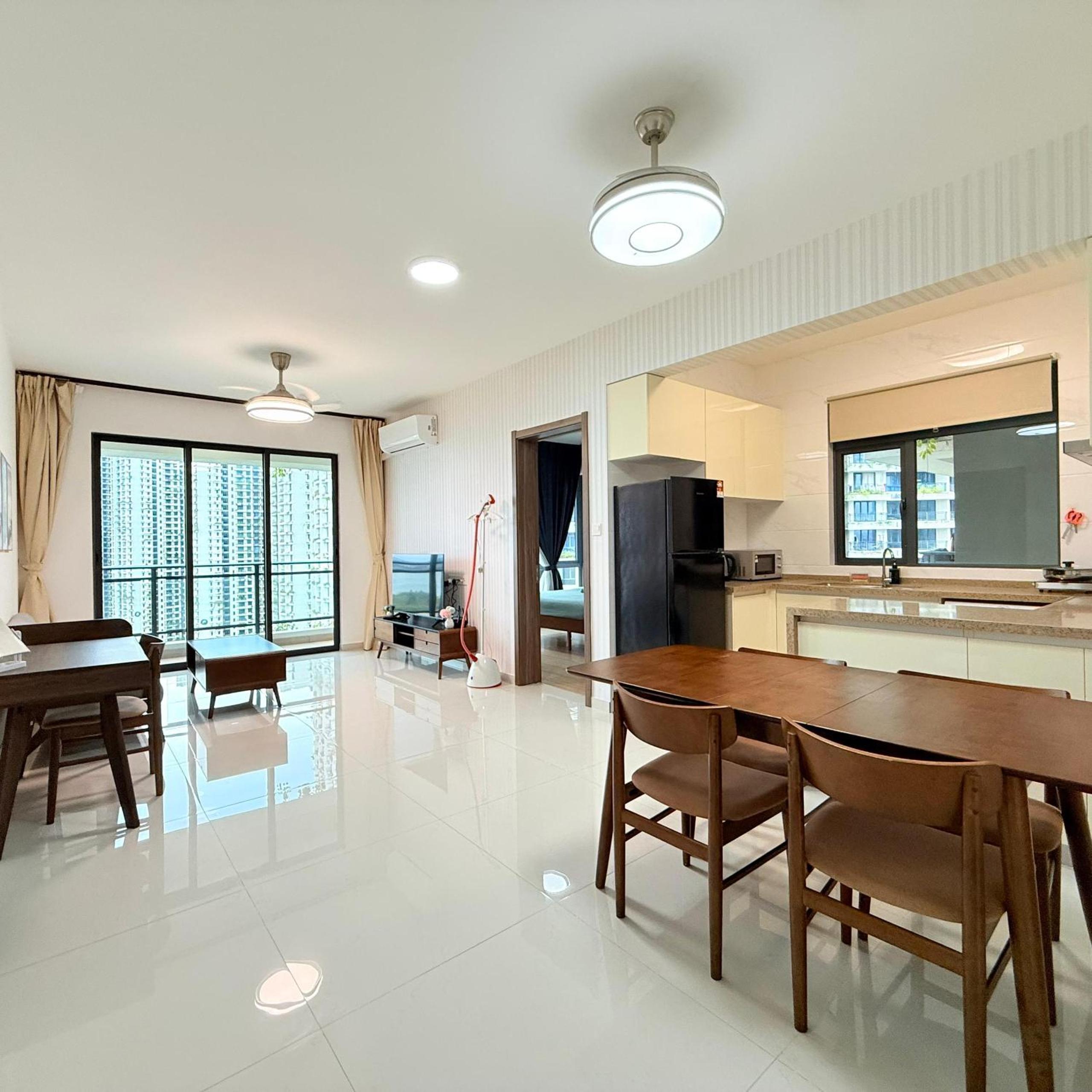 Seaview 2B1R 4pax Condo Forest City 4D-1809 view 2