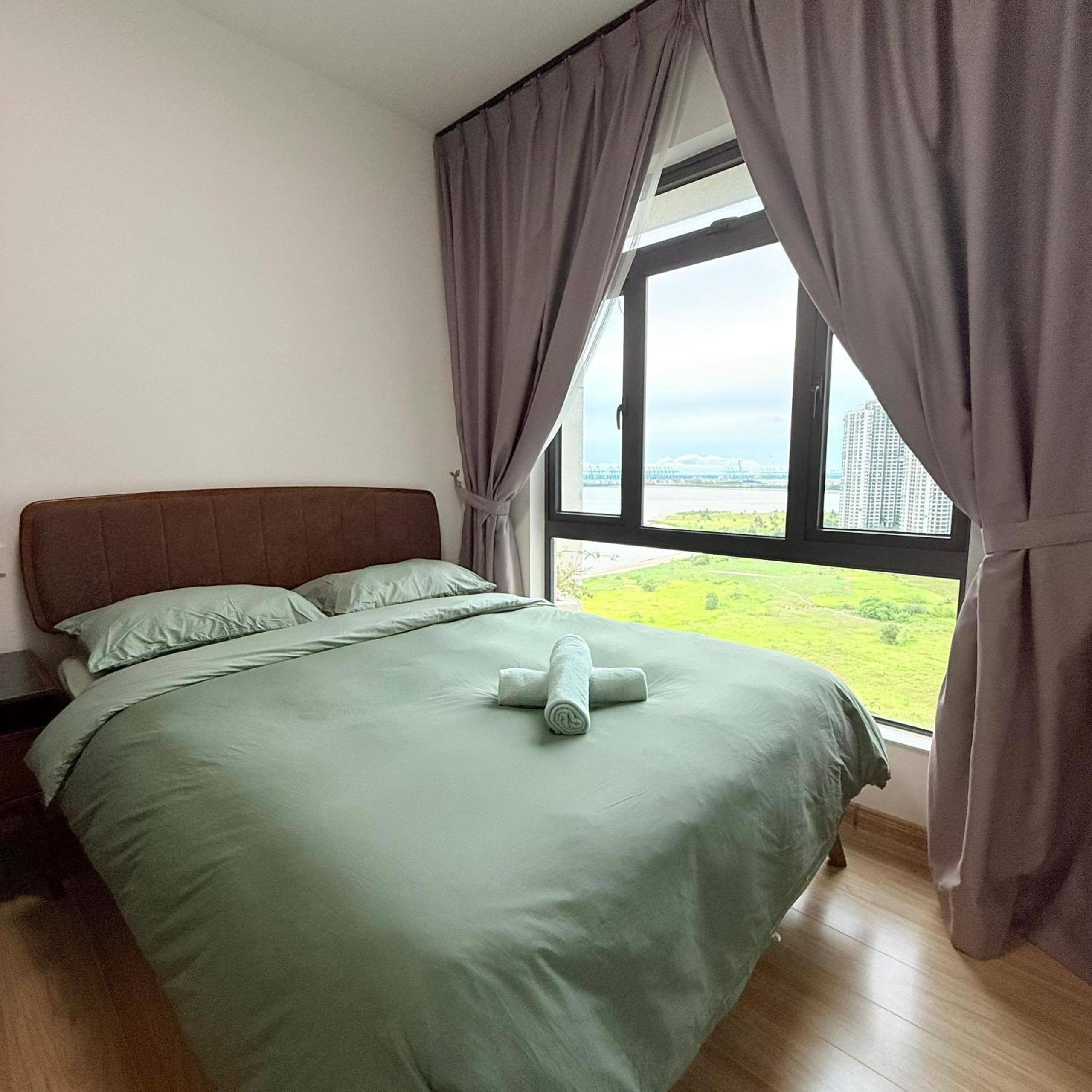 Seaview 2B1R 4pax Condo Forest City 4D-1809 view 5