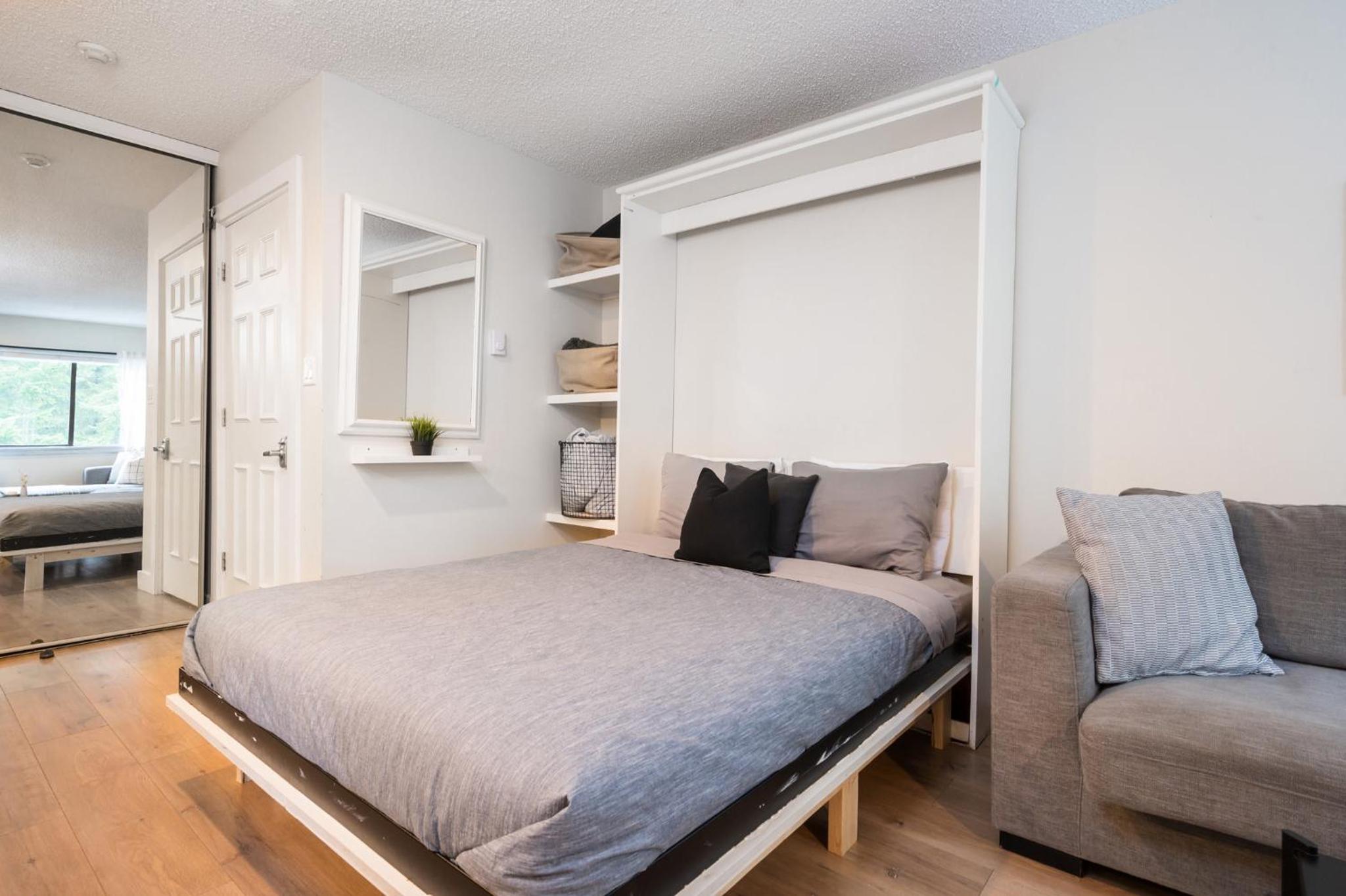 Group Stays - Large Renovated Apartment with Pool and Hot Tub