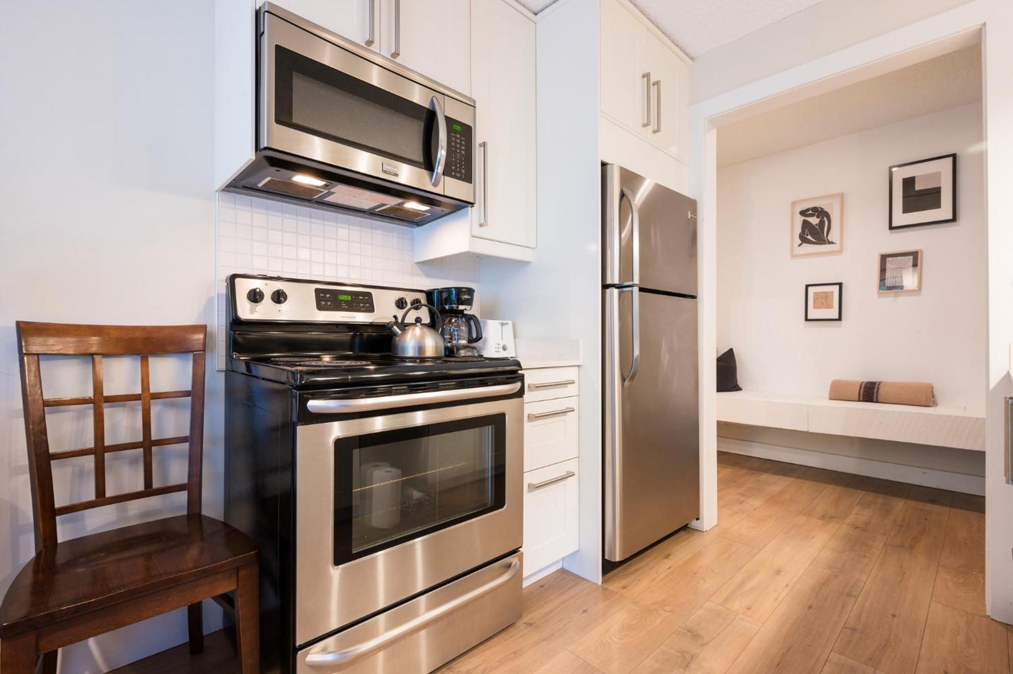 Group Stays - Large Renovated Apartment with Pool and Hot Tub