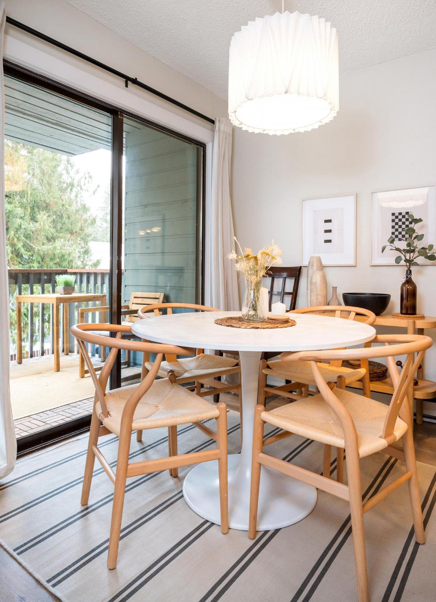Group Stays - Large Renovated Apartment with Pool and Hot Tub