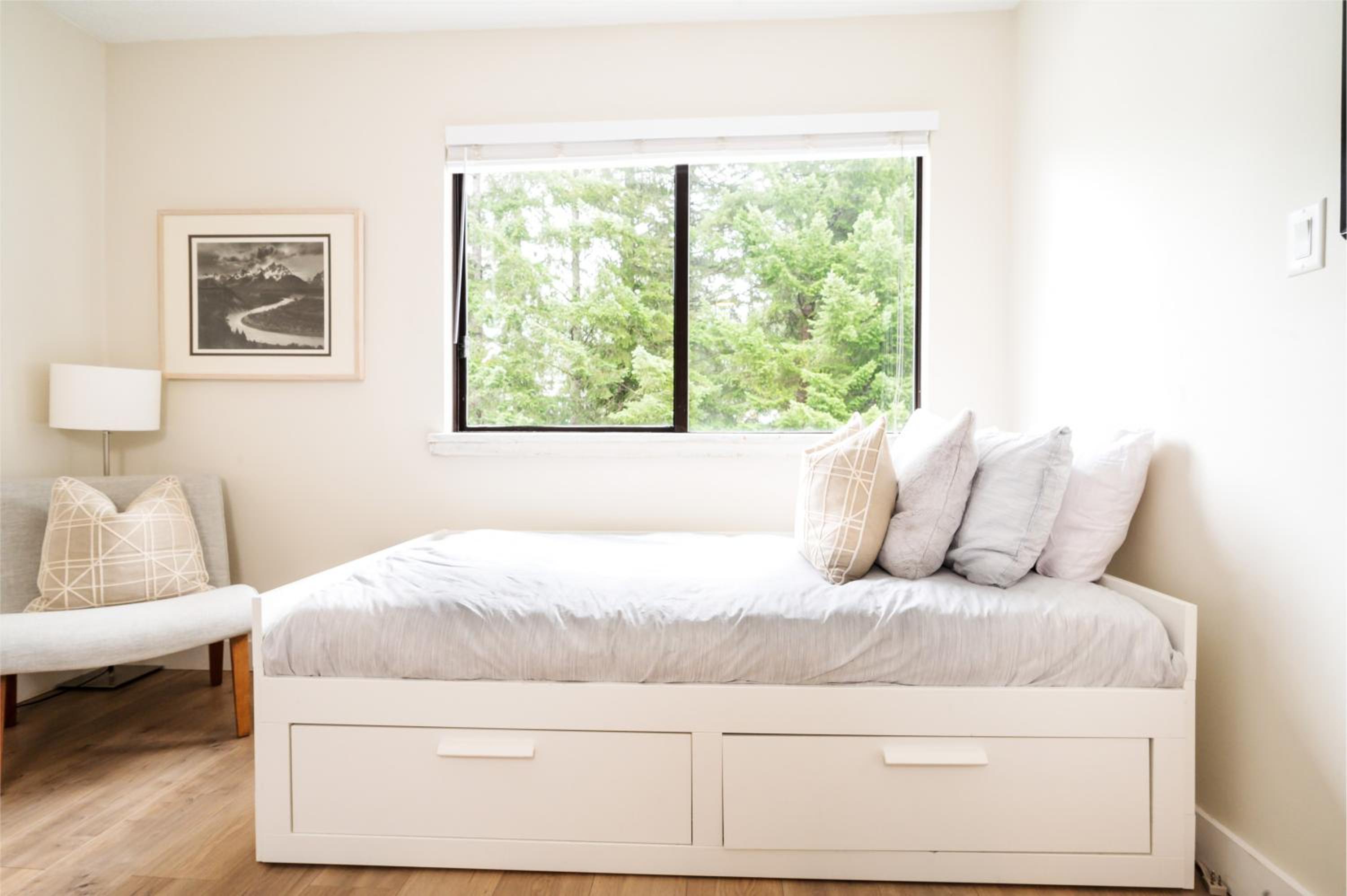 Group Stays - Large Renovated Apartment with Pool and Hot Tub