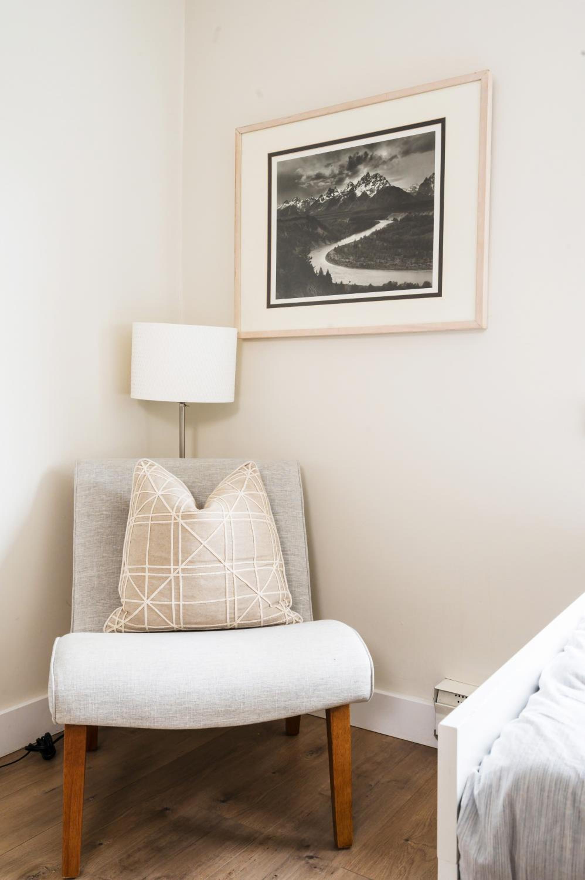 Group Stays - Large Renovated Apartment with Pool and Hot Tub