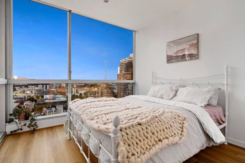 Awesome Melbourne Family Haven with Rooftop Pool