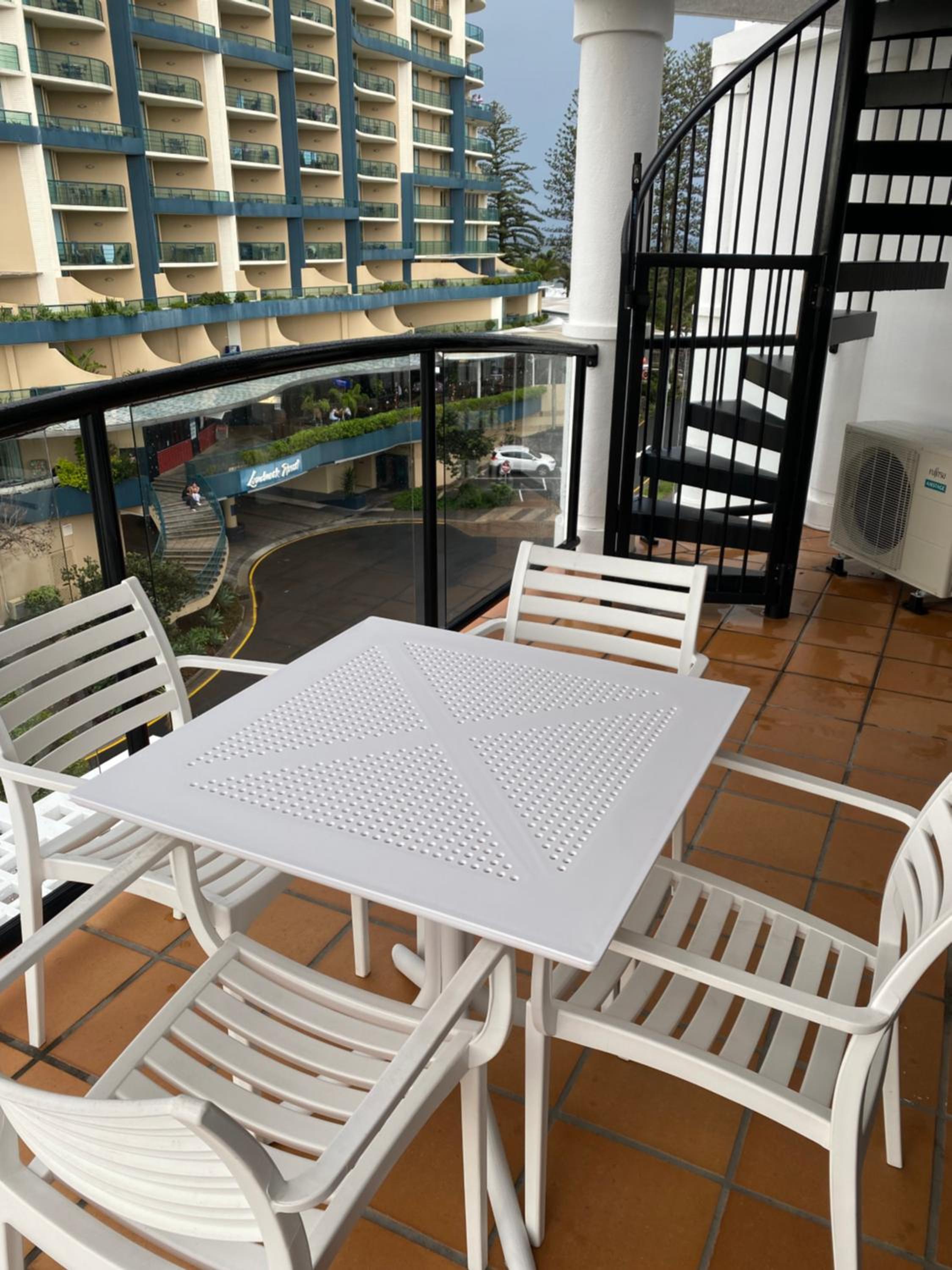 At The Beach Mooloolaba, Private Rooftop With Spa, 50m to Beach, Surfclub and Esplanade