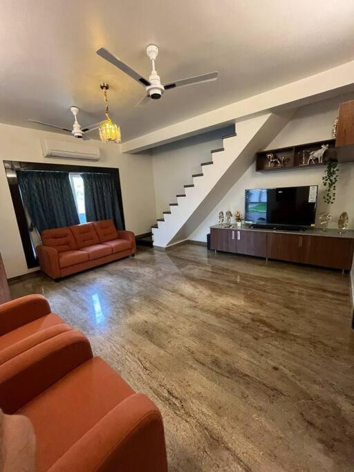 Seaside Serenity modern luxury stay at Ecr view 4
