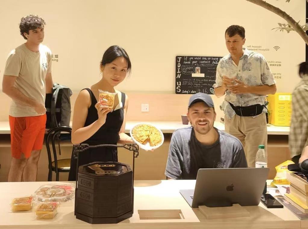 Hi Cozy International Hostel East Nanjing Road & The Bund & 24h English Services