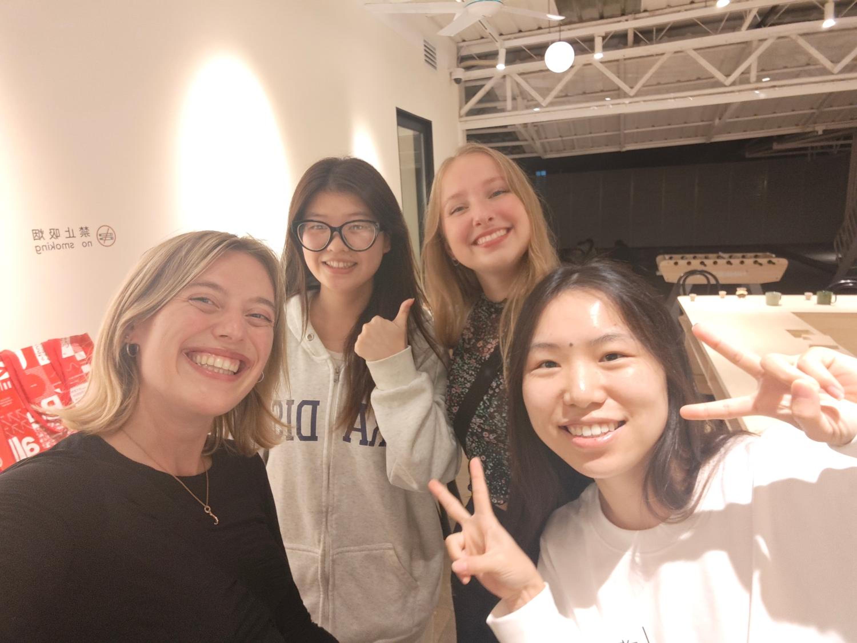 Hi Cozy International Hostel East Nanjing Road & The Bund & 24h English Services