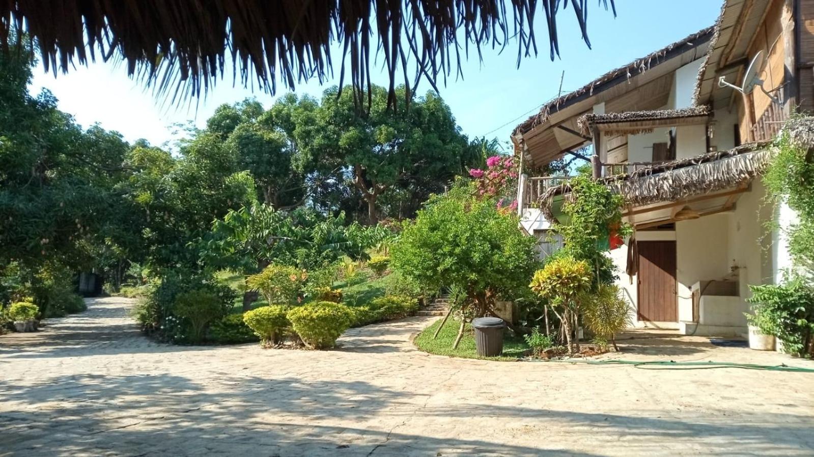 L'OUSTAL DE NOSY BE view 3