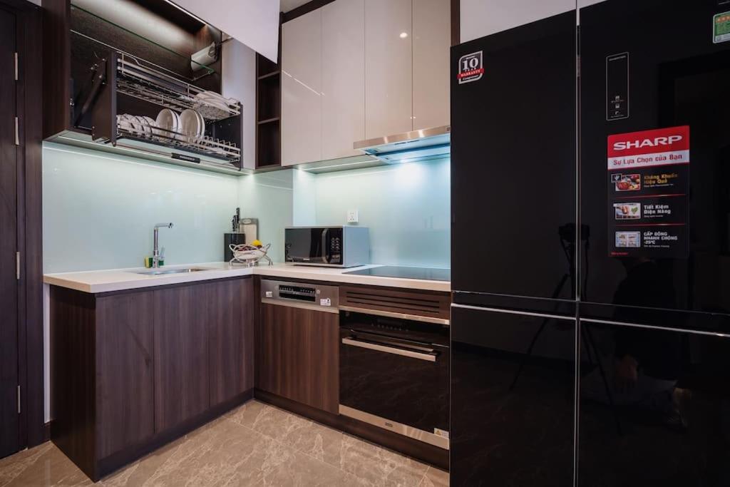 NEW Modern Serviced Apt In Center