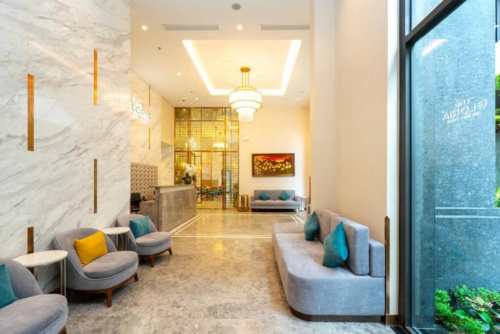 NEW Modern Serviced Apt In Center