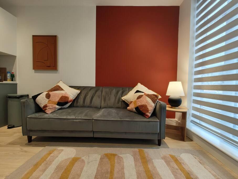 Chic & Cozy Chertsey Flat with Free Parking & WiFi view 2