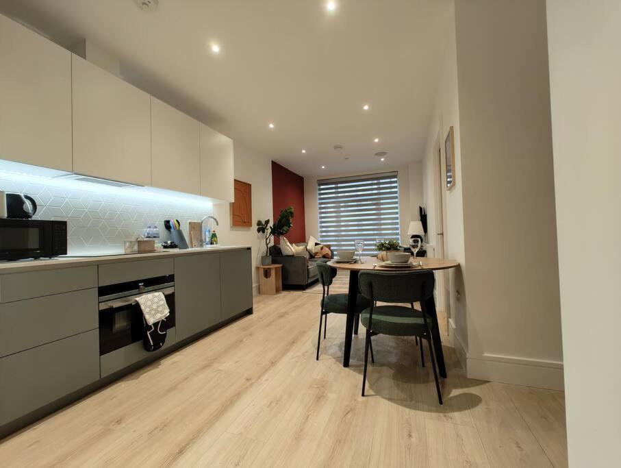 Chic & Cozy Chertsey Flat with Free Parking & WiFi view 3