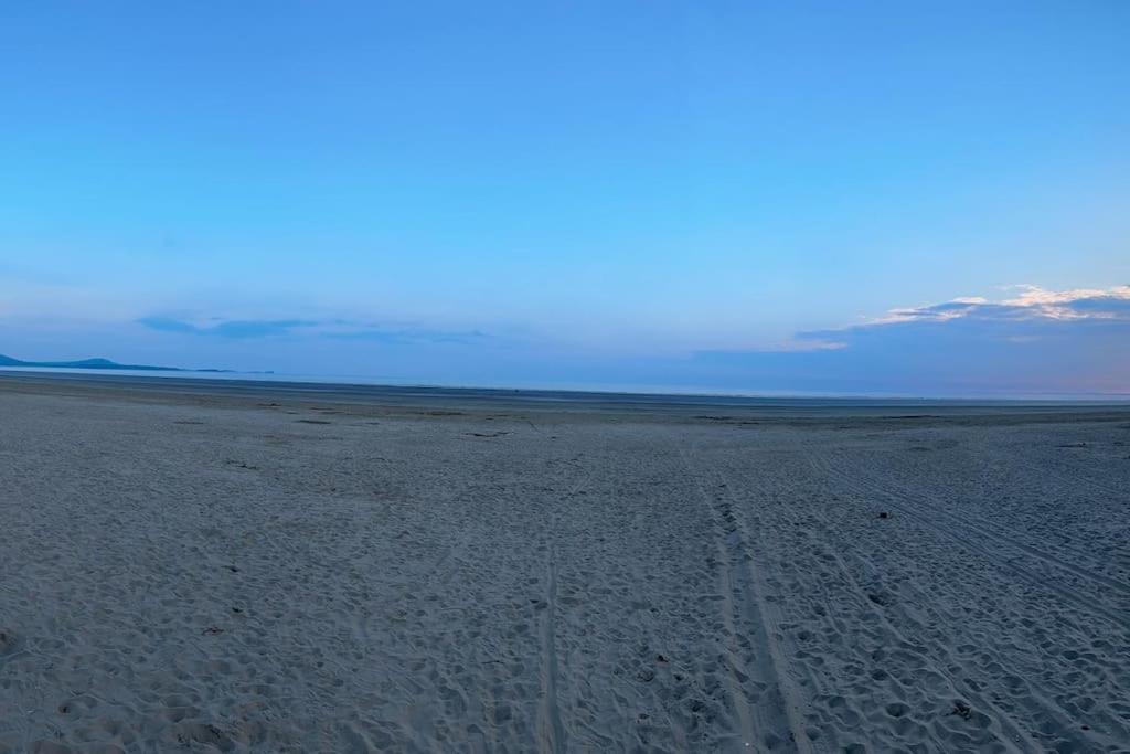 Sunrise Cottage, Pembrey view 4