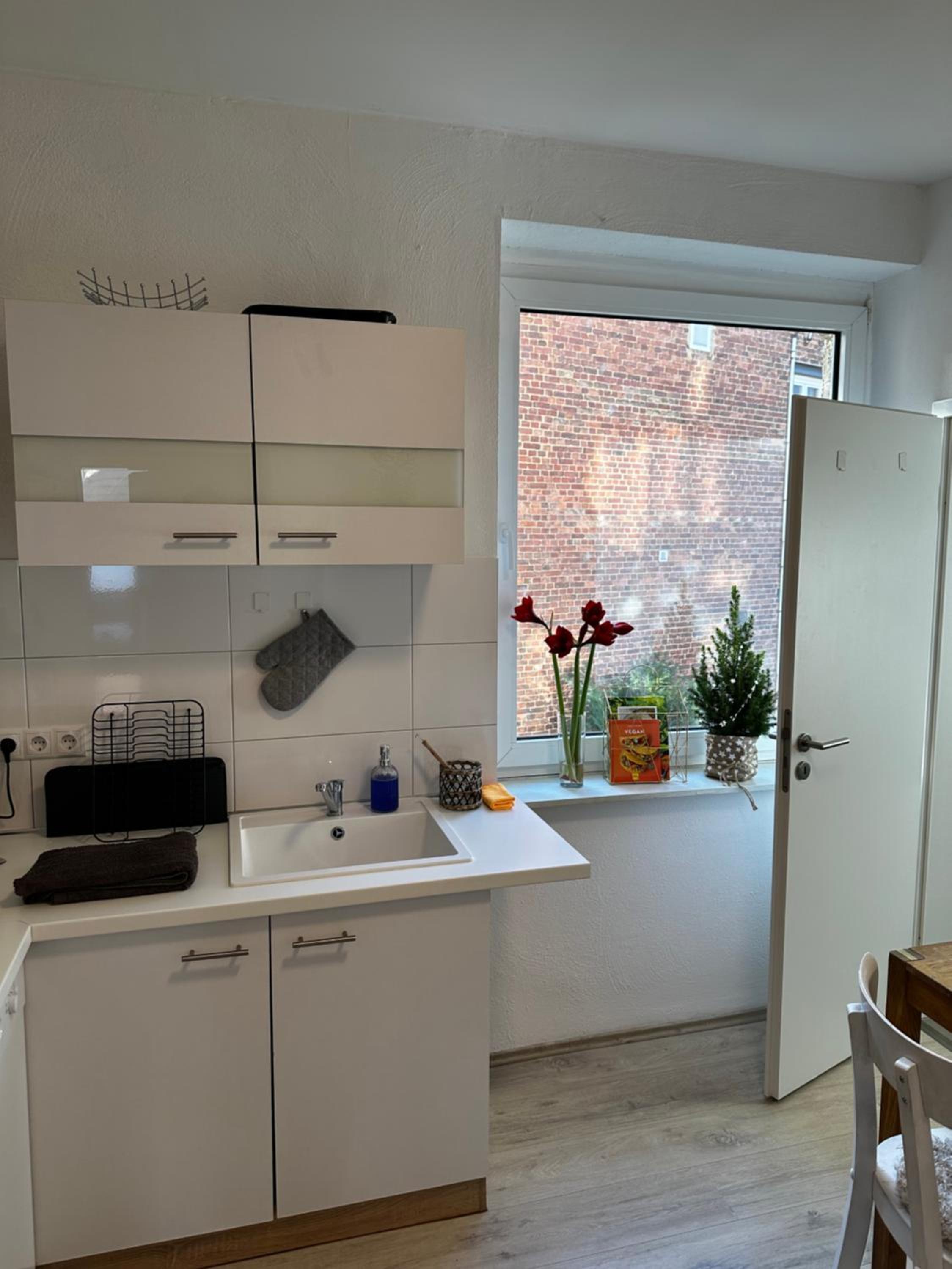 INTERIOR APARTMENTS - ICE-Bhf, ruhig, modern, urban, zentral, Veranda & Parkplatz,