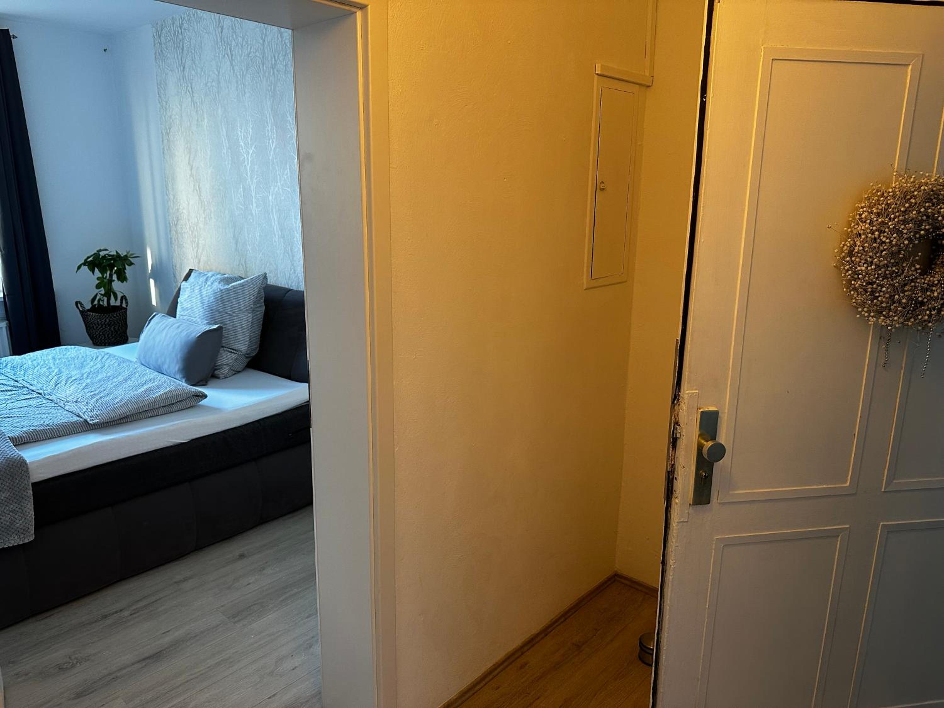 INTERIOR APARTMENTS - ICE-Bhf, ruhig, modern, urban, zentral, Veranda & Parkplatz,