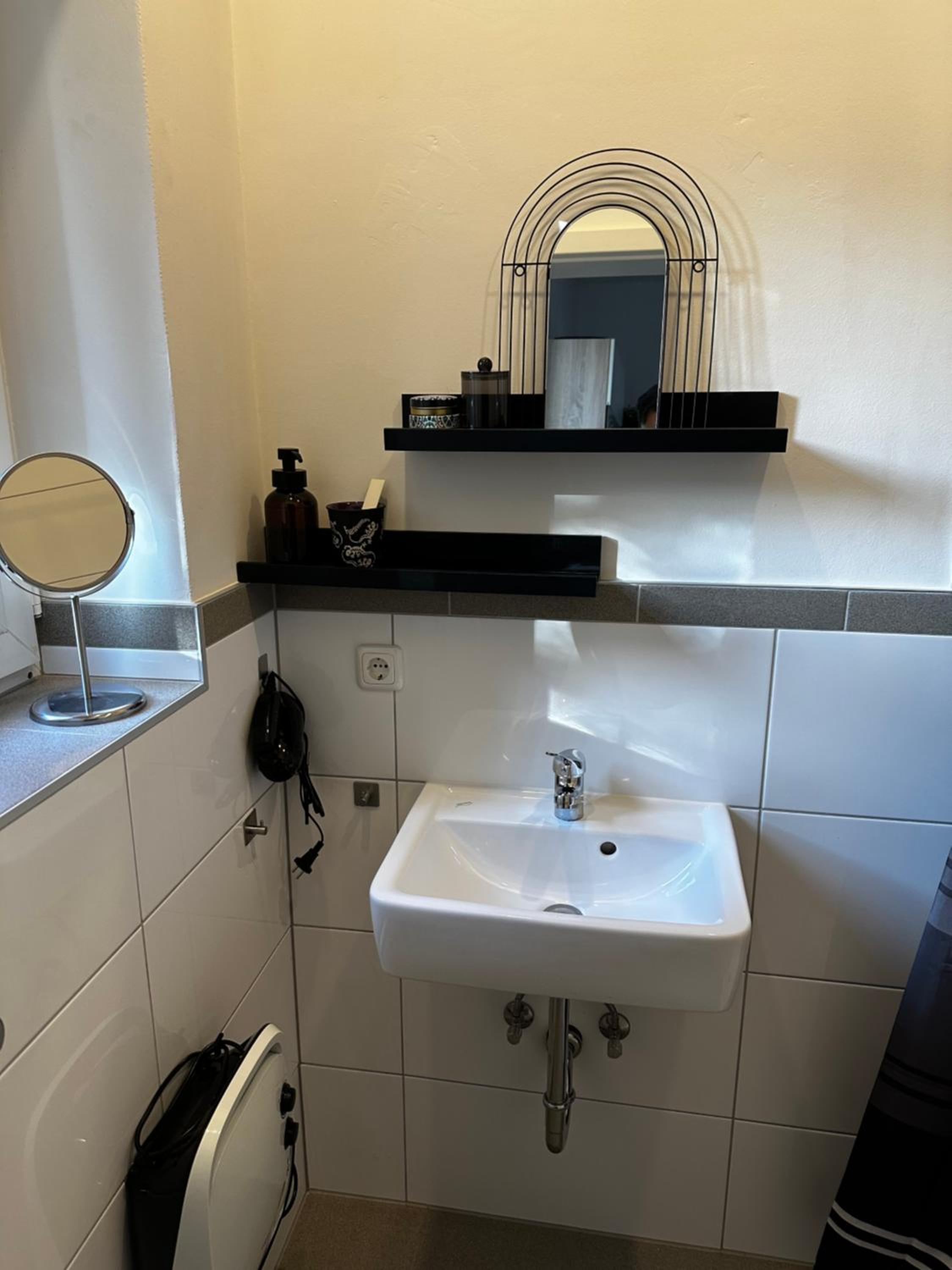 INTERIOR APARTMENTS - ICE-Bhf, ruhig, modern, urban, zentral, Veranda & Parkplatz,