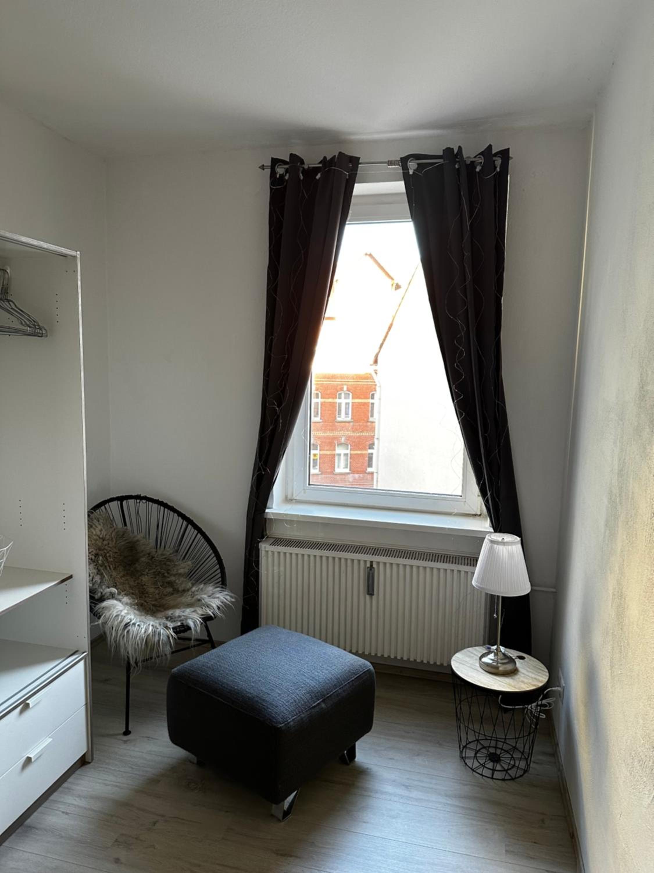 INTERIOR APARTMENTS - ICE-Bhf, ruhig, modern, urban, zentral, Veranda & Parkplatz,