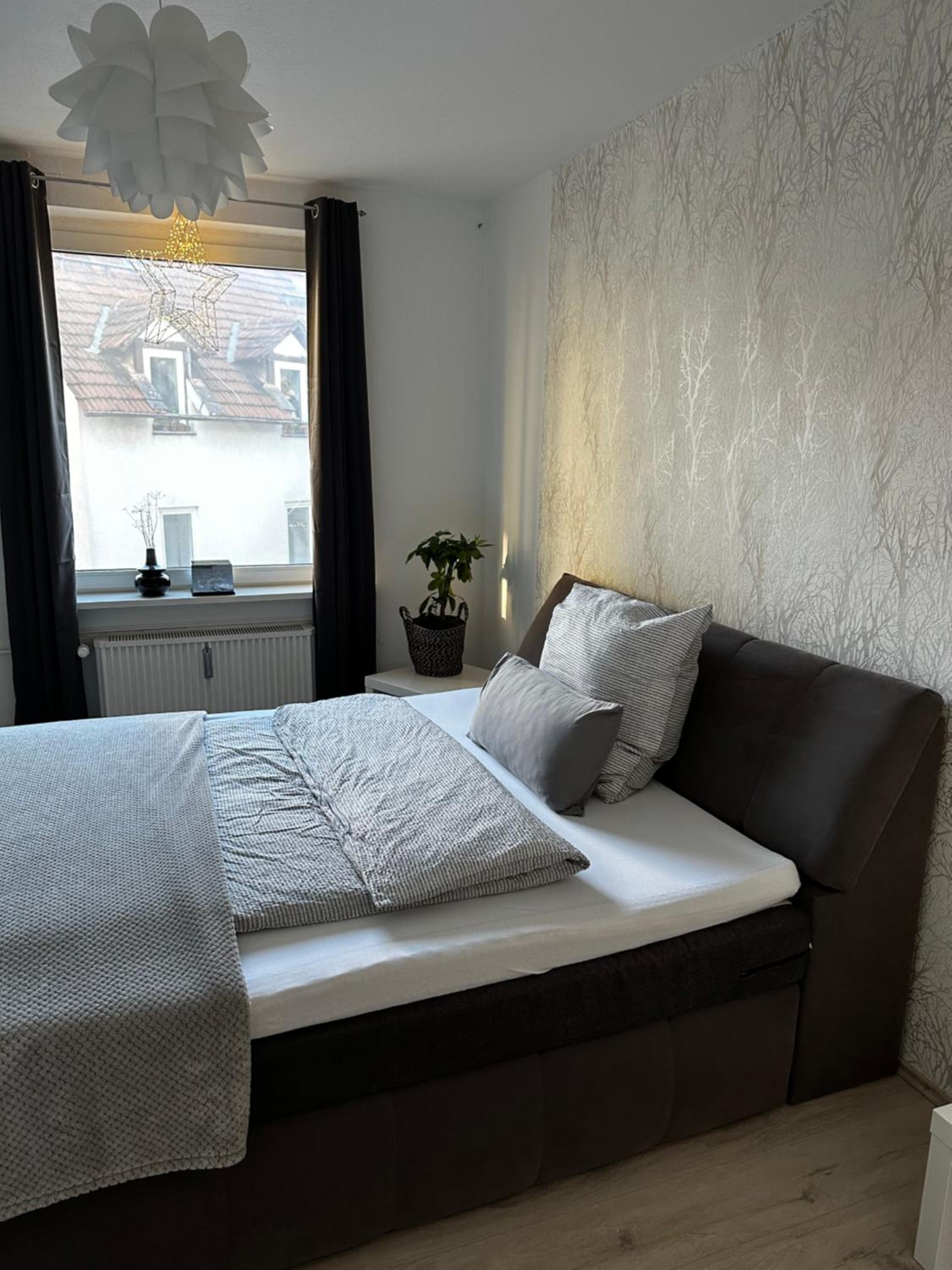 INTERIOR APARTMENTS - ICE-Bhf, ruhig, modern, urban, zentral, Veranda & Parkplatz,