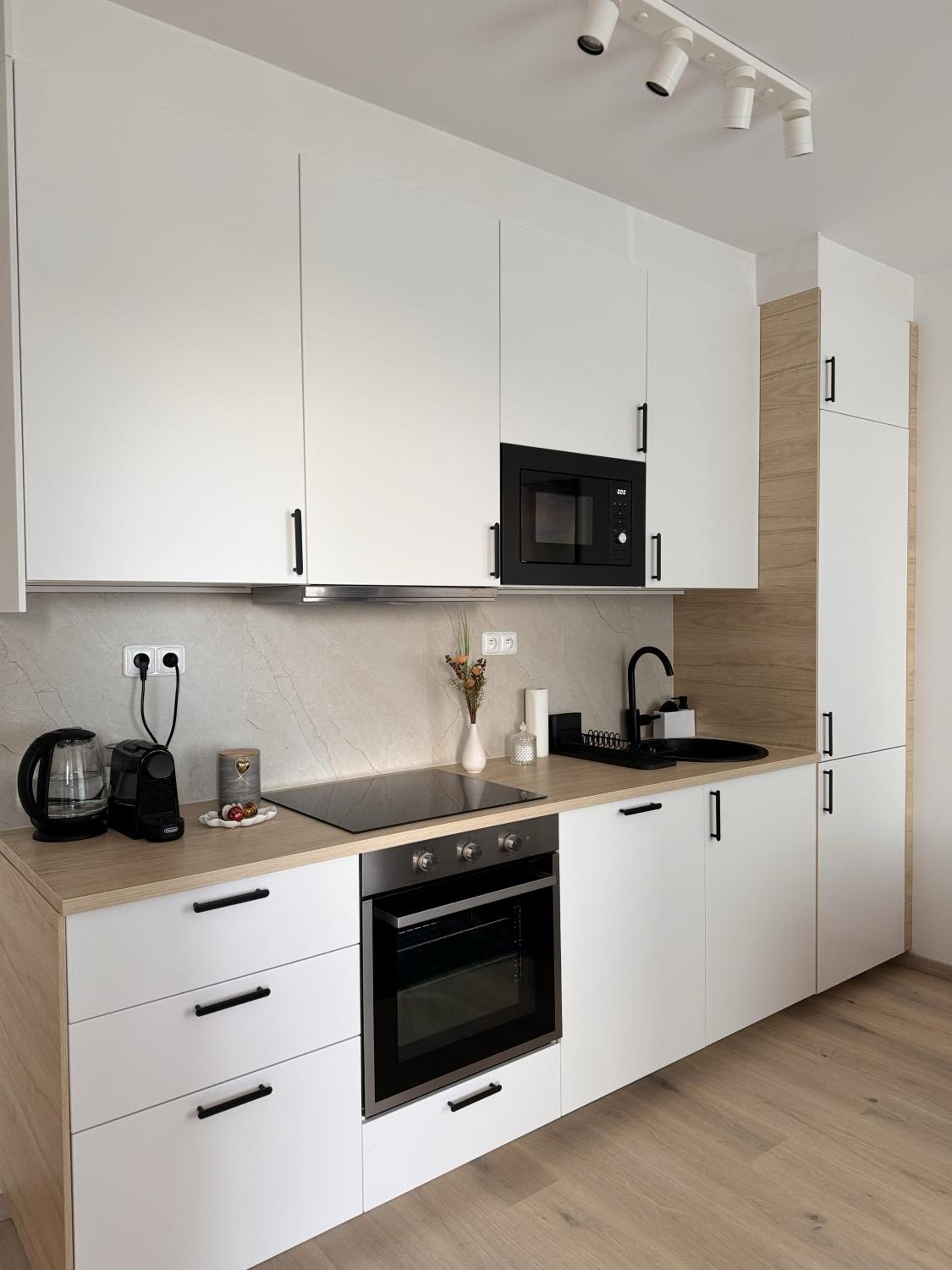 Stylish Modern Studio, Large Balcony, Prague 3