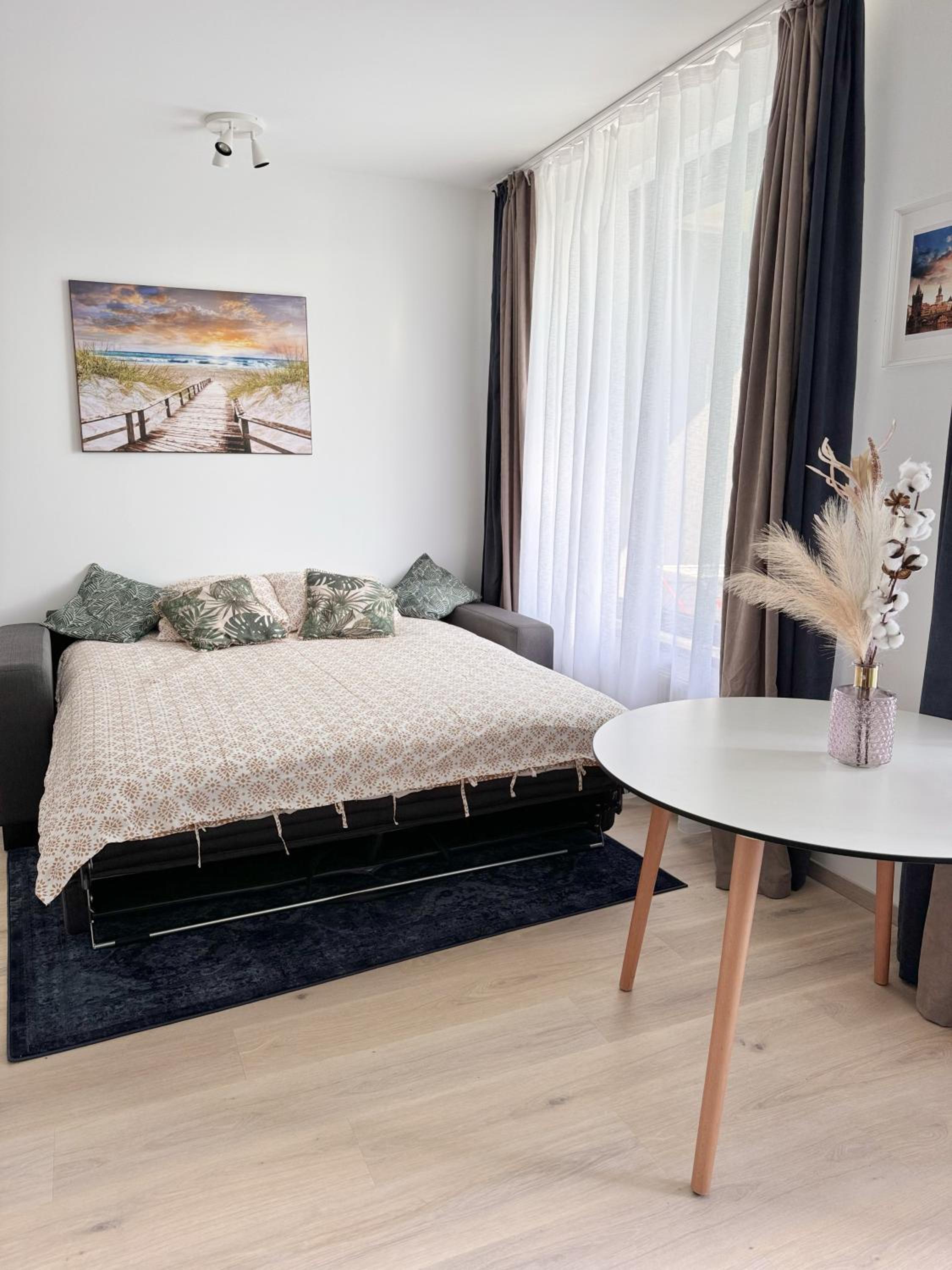 Stylish Modern Studio, Large Balcony, Prague 3