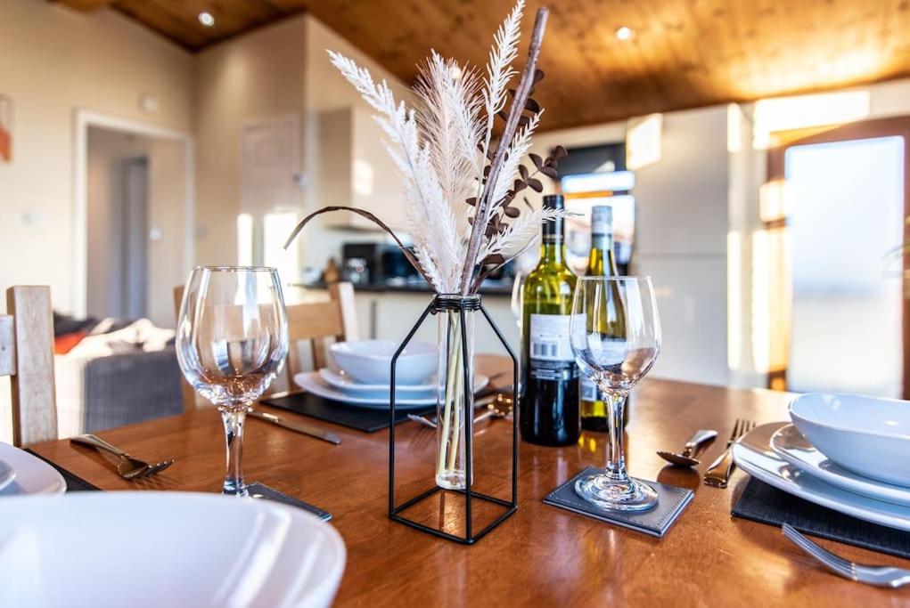 Cosy Countryside Hot Tub Retreat! Fully Central Heated with FREE Parking view 2