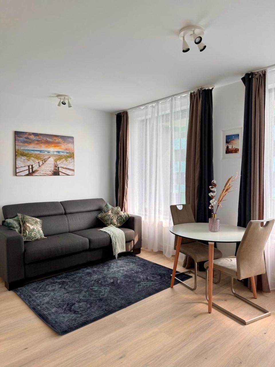 Stylish Modern Studio, Large Balcony, Prague 3