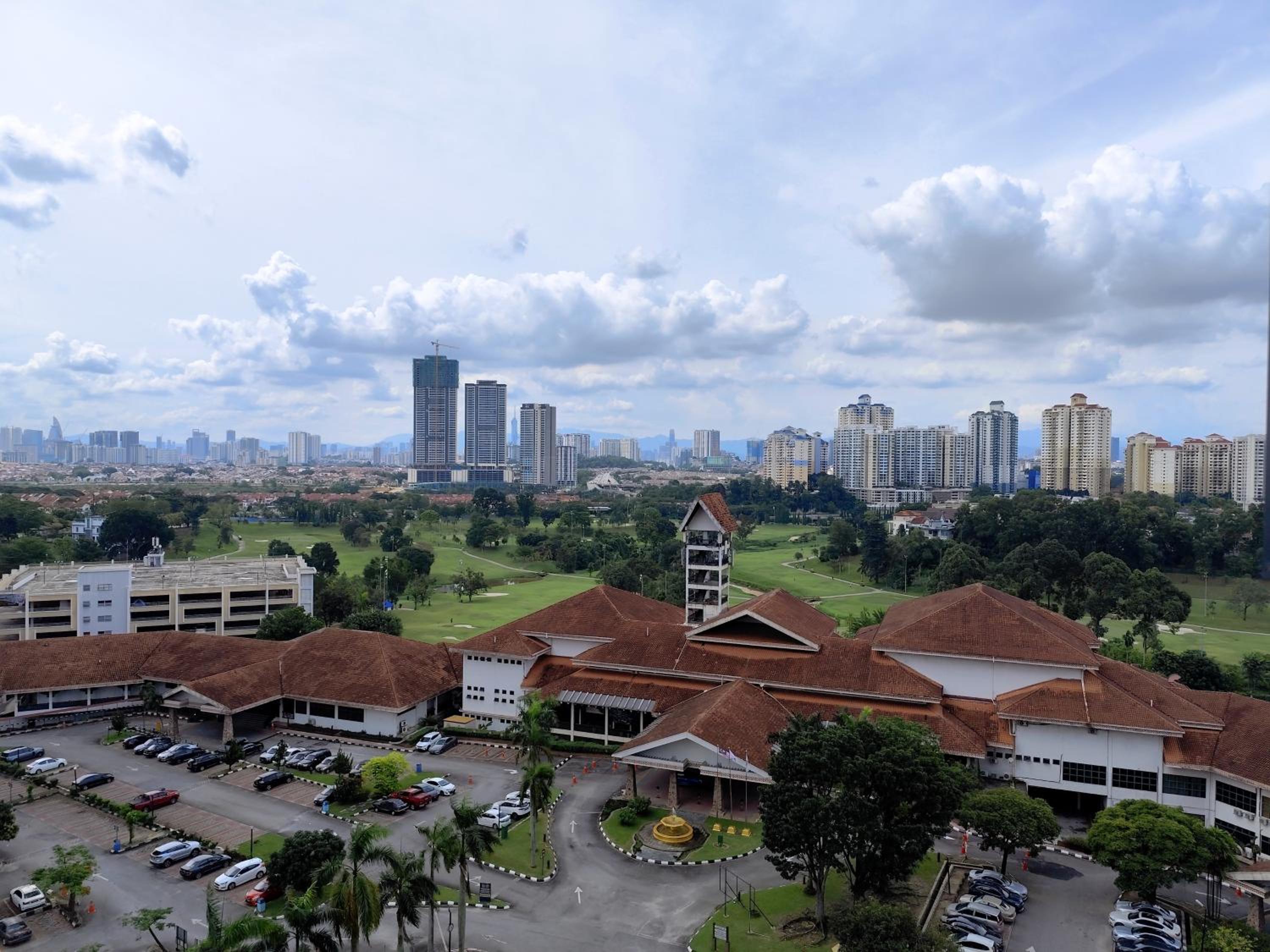 RESORT HOME WITH GOLF AND KLCC CITY VIEW NEAR TO BUKIT JALIL STADIUM & AXIATA ARENA