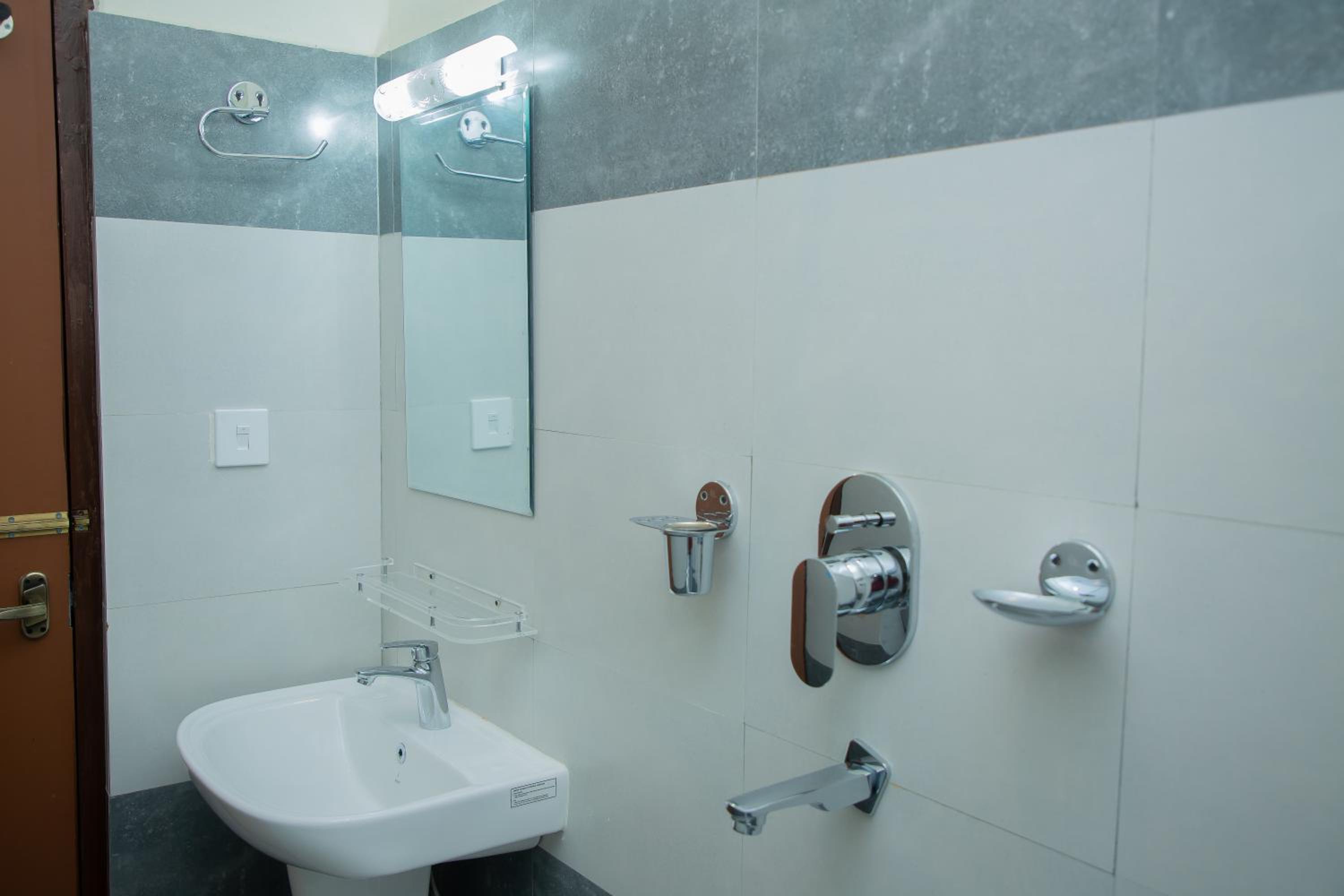 Lake Breeze Apartment