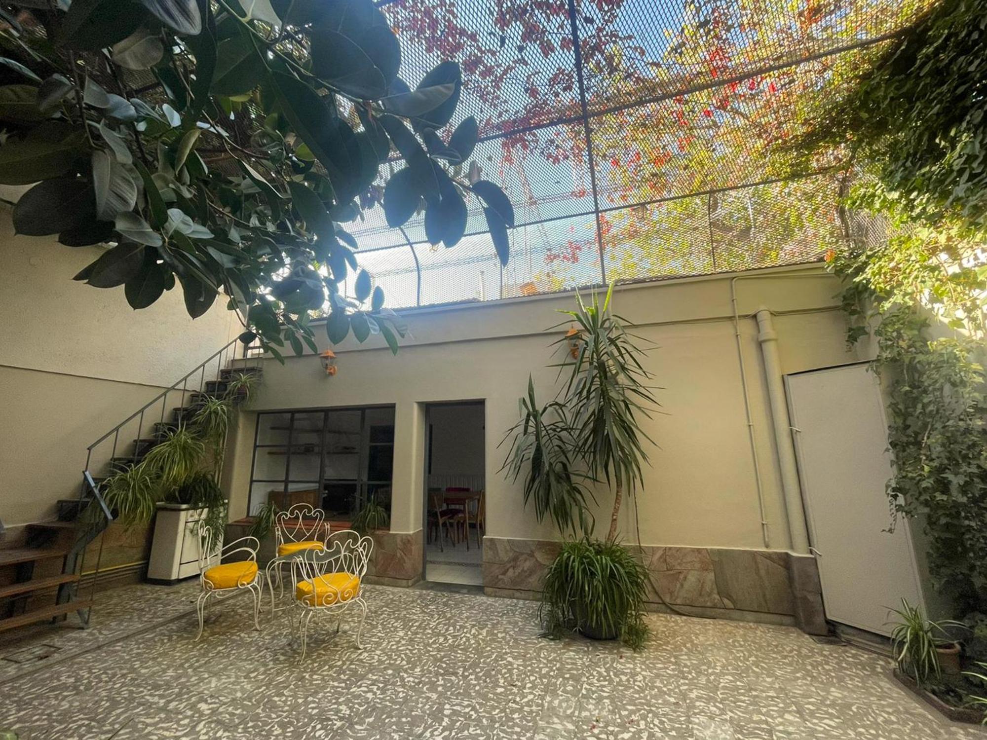 Casa amplia y luminosa con jardín, patio, terraza y parrilla
