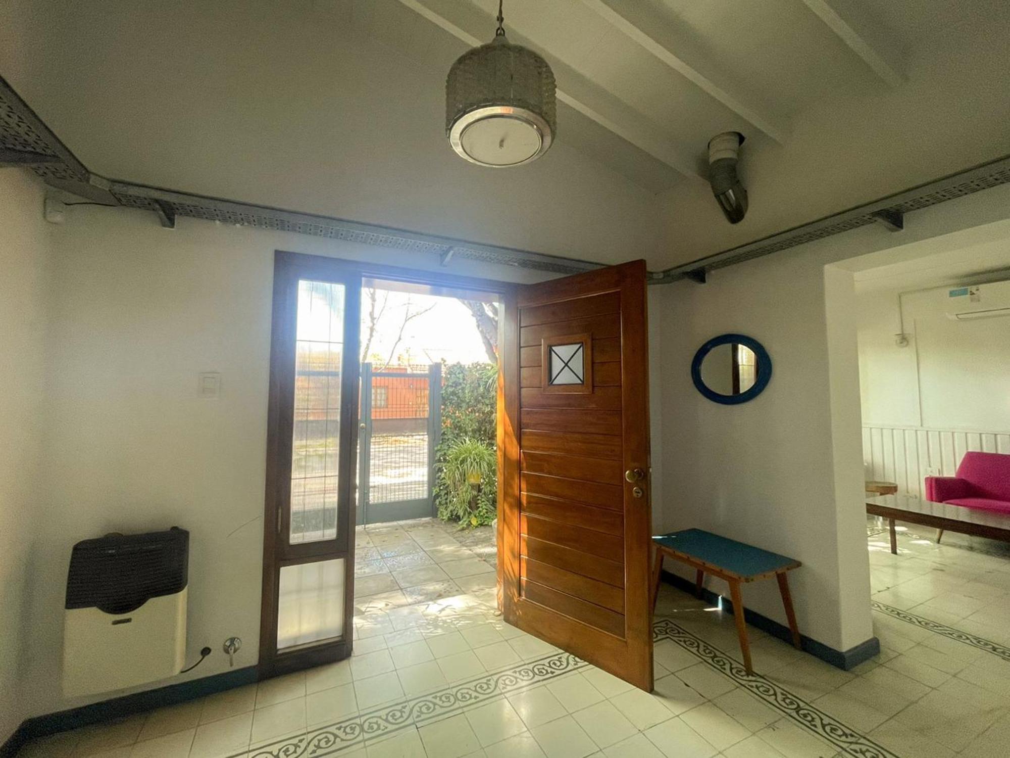 Casa amplia y luminosa con jardín, patio, terraza y parrilla