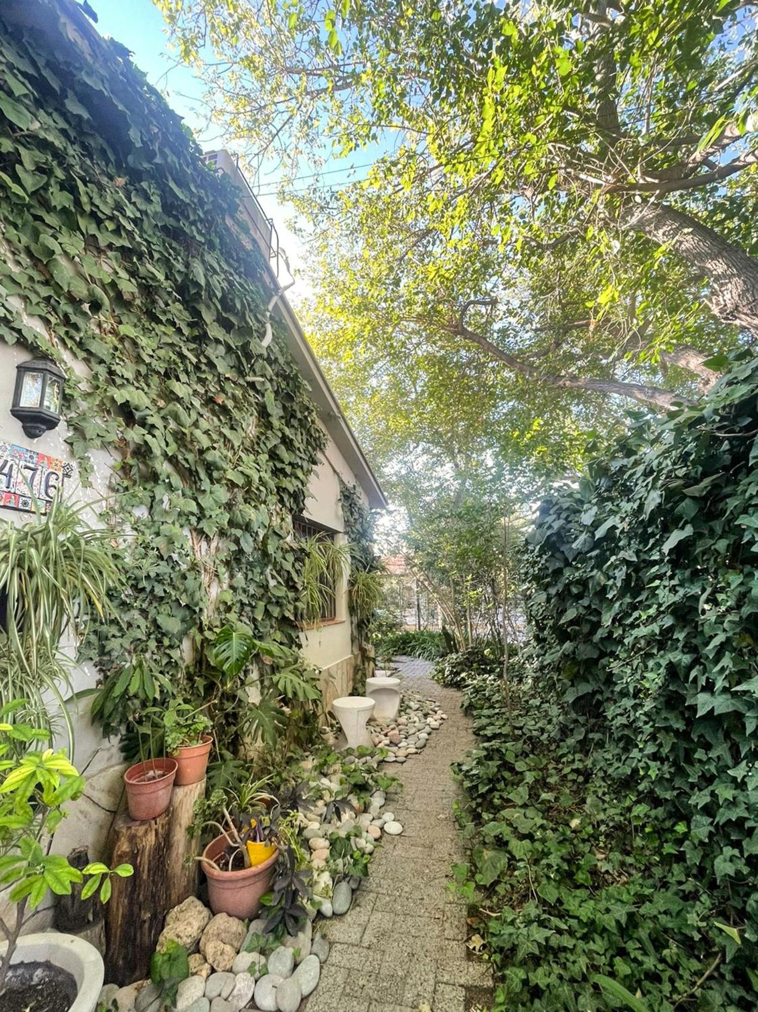 Casa amplia y luminosa con jardín, patio, terraza y parrilla