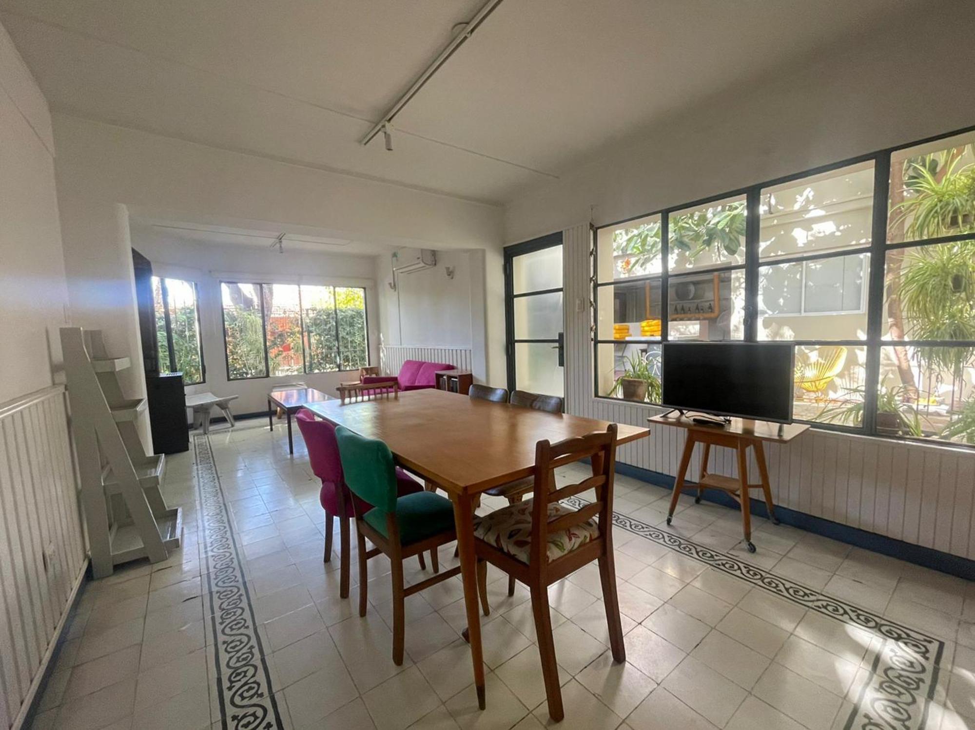 Casa amplia y luminosa con jardín, patio, terraza y parrilla