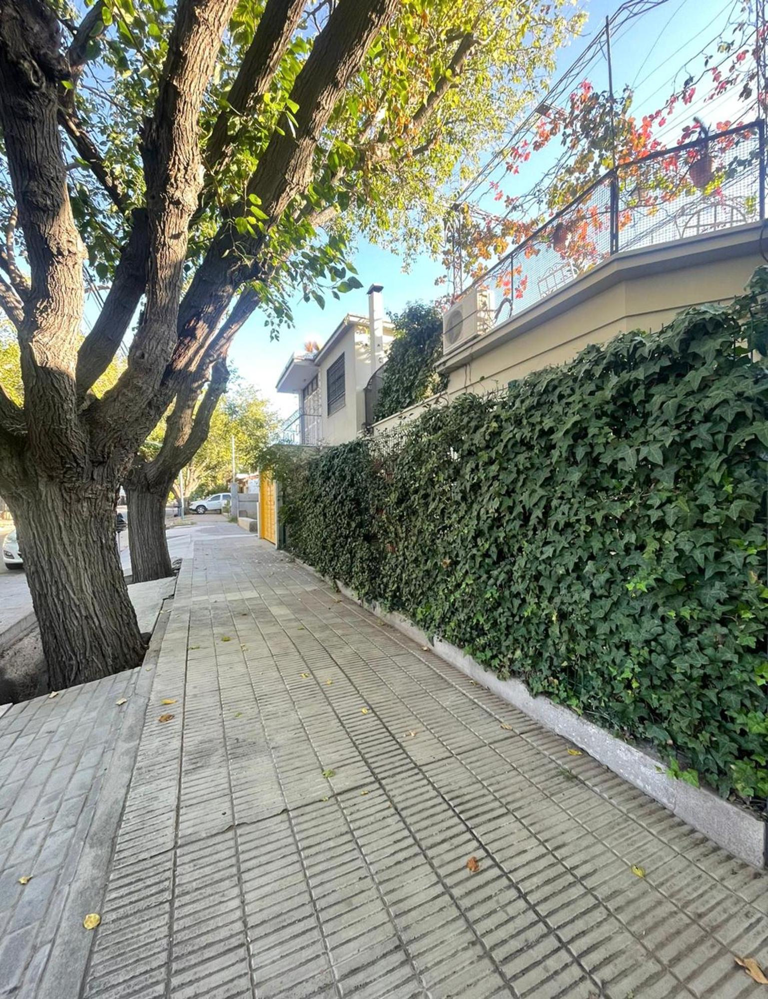 Casa amplia y luminosa con jardín, patio, terraza y parrilla
