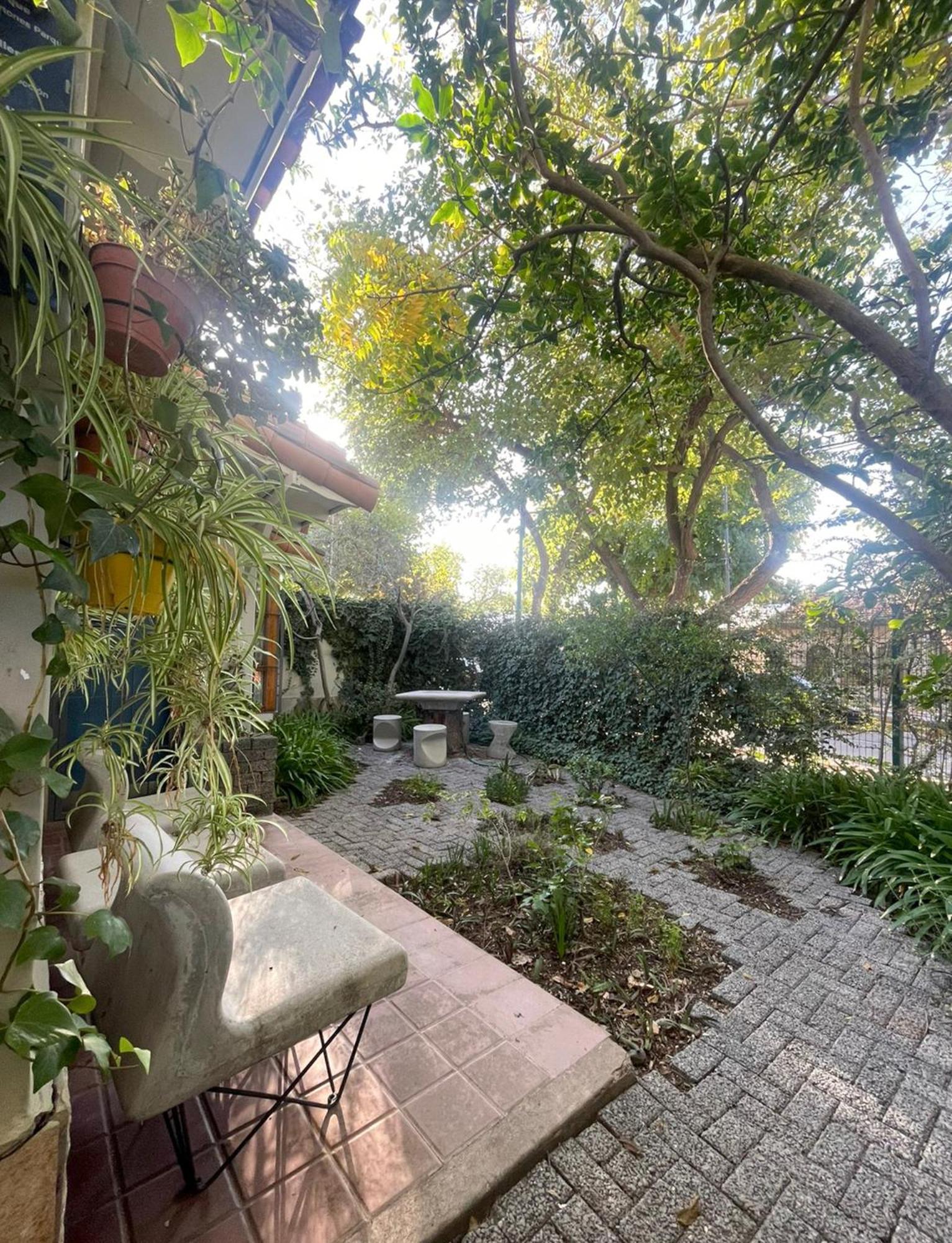 Casa amplia y luminosa con jardín, patio, terraza y parrilla