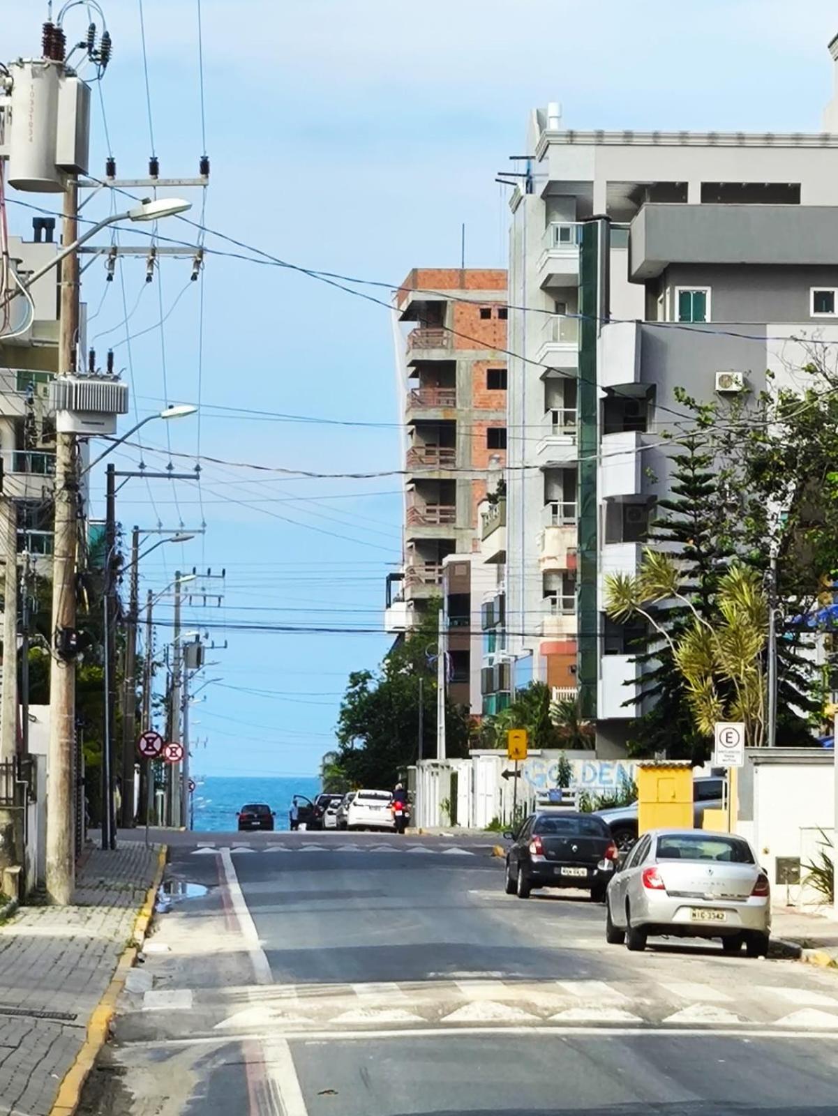 303 Apt 2 dormitórios Enseada dos Galeões