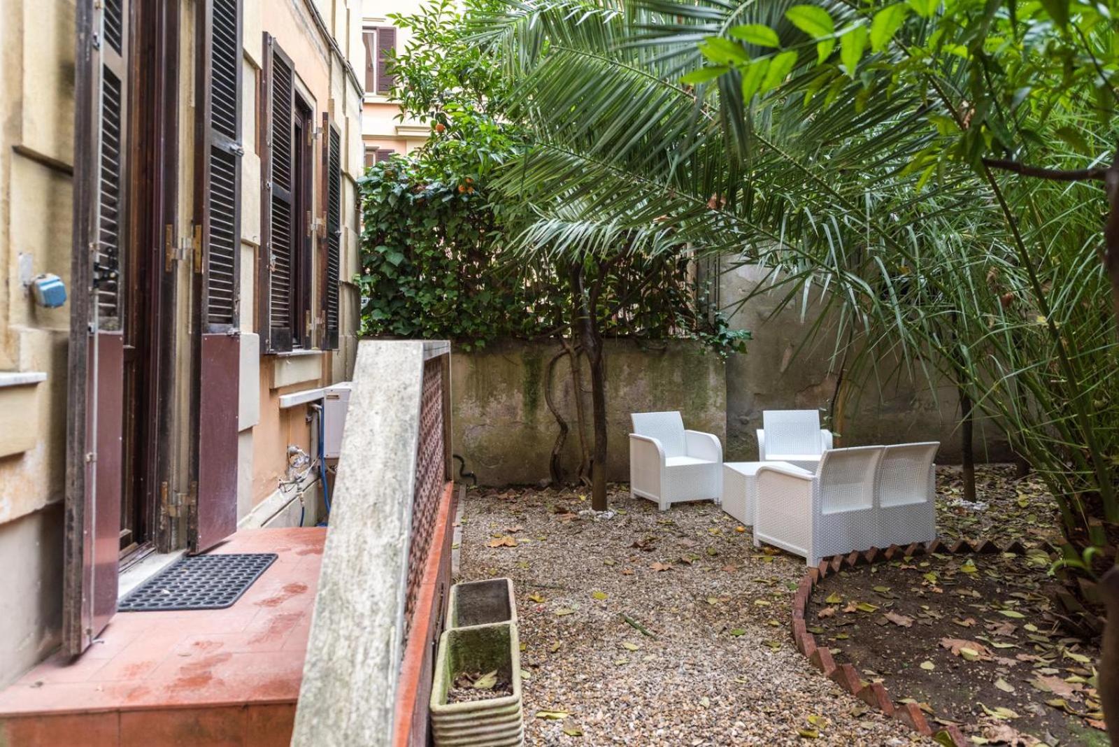 Trastevere suites Luxury Garden Retreat