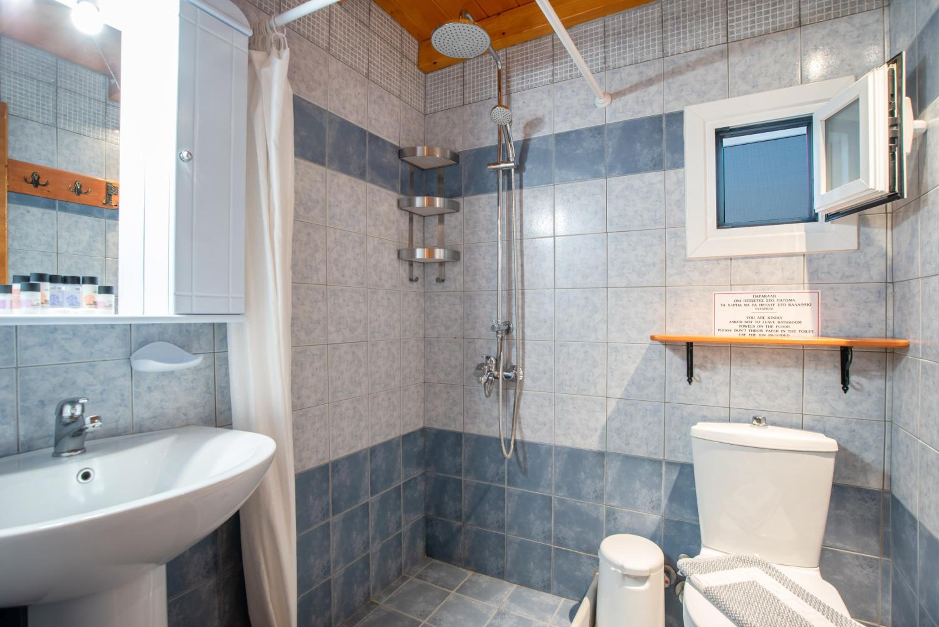 Third floor with sea view Double or twin room with private terrace