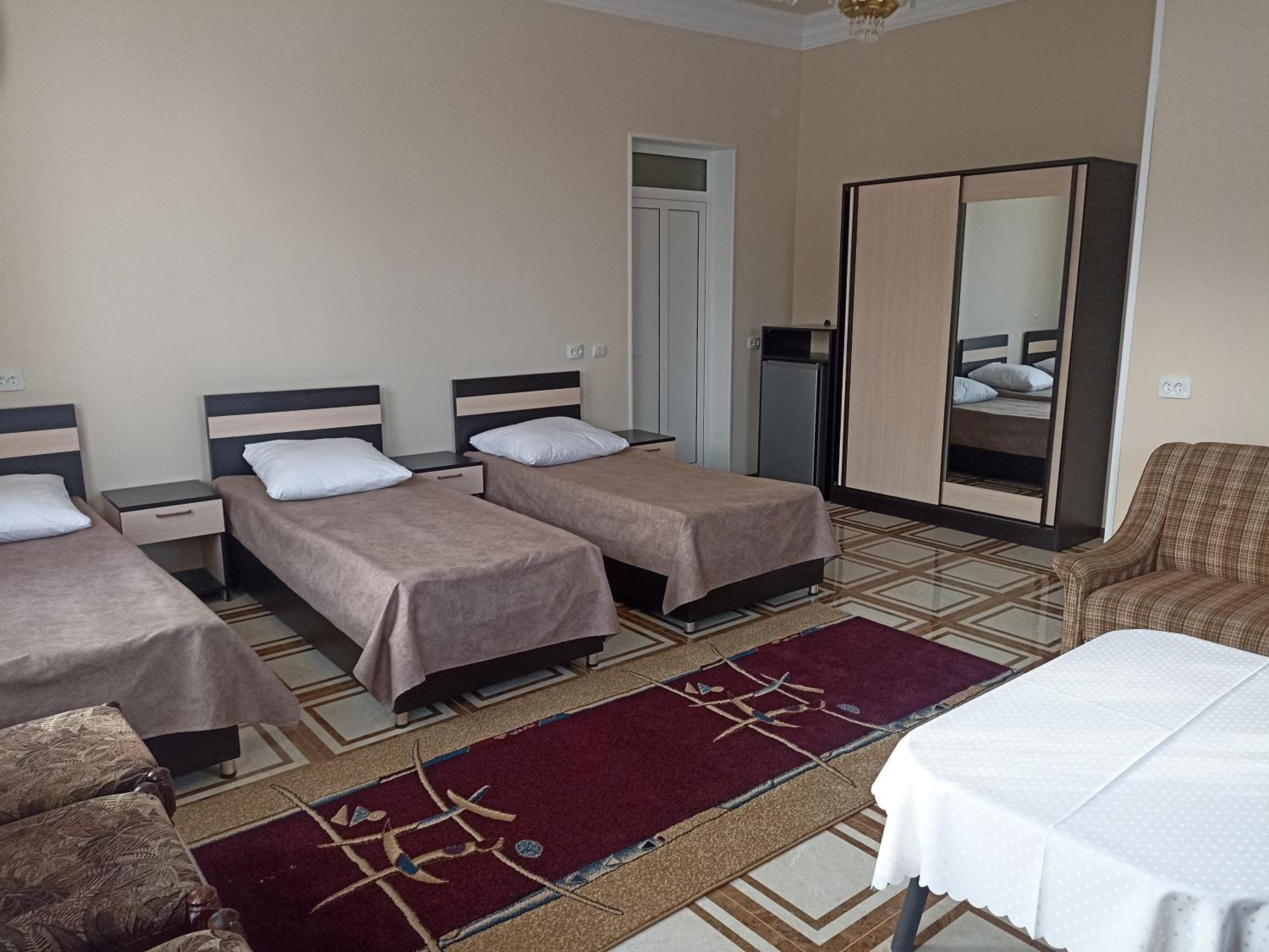 Erazank Hotel