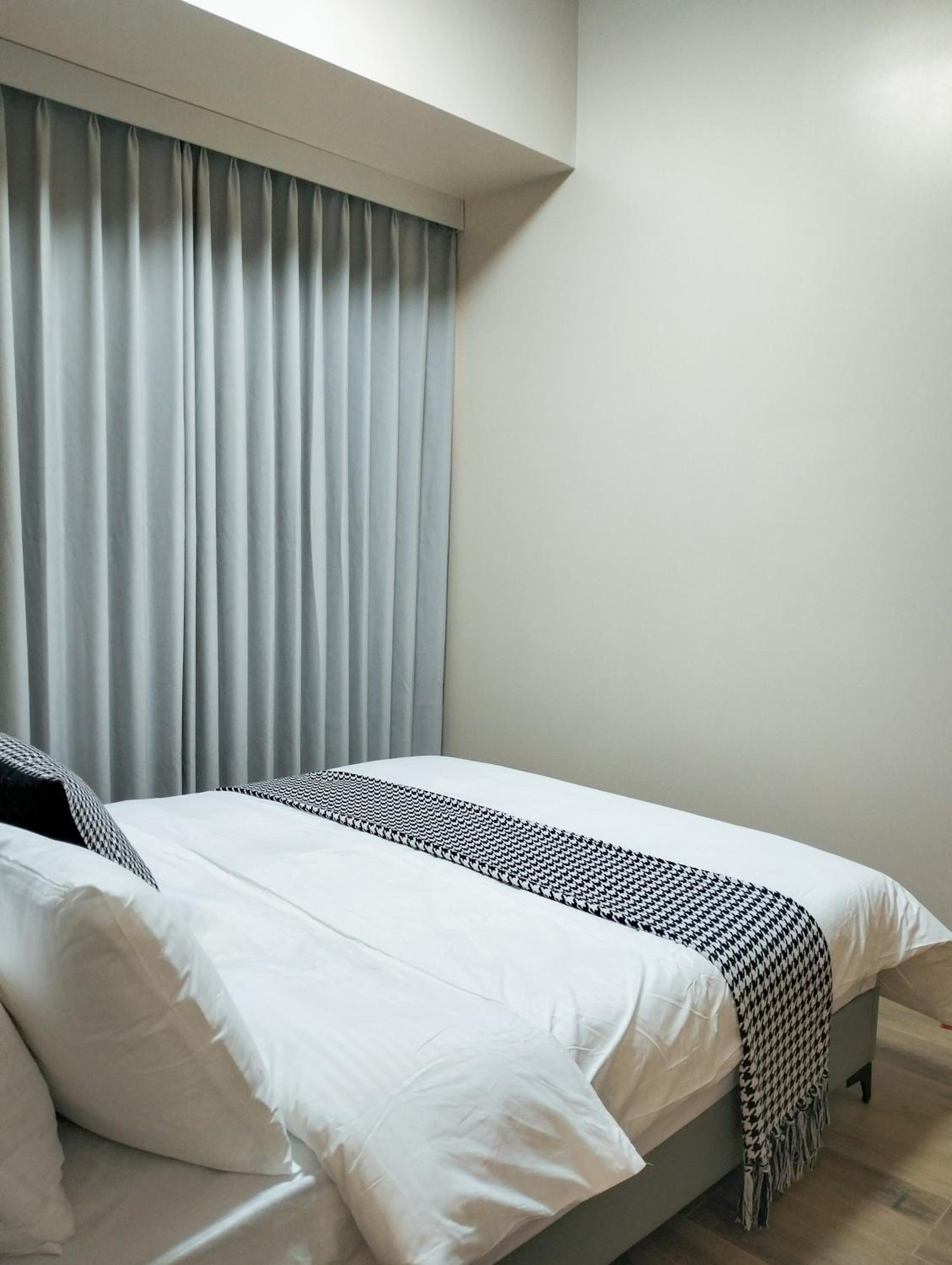 Luxury 1BR Condo at Bayshore Okada view 3