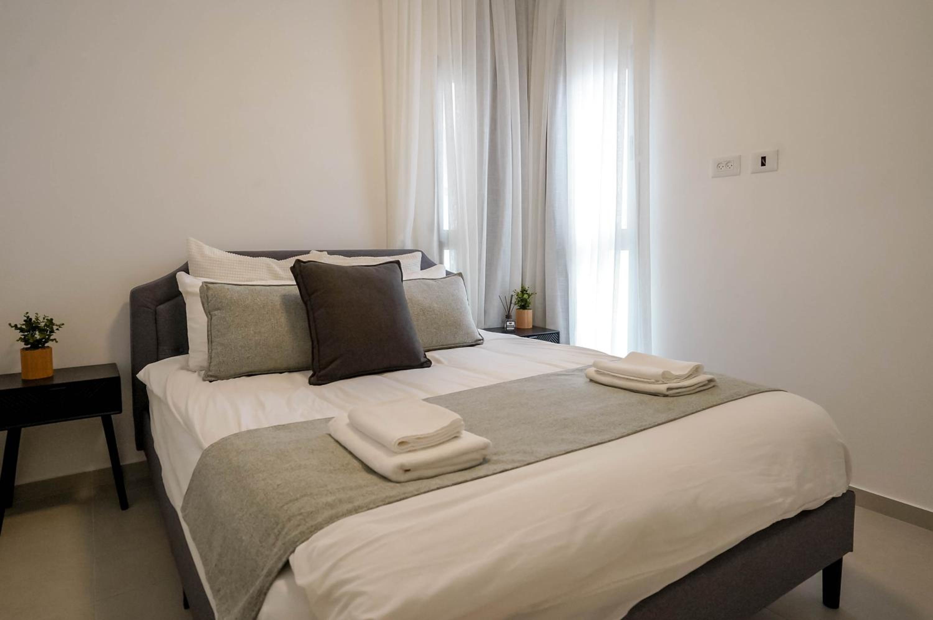 YalaRent new stylish apartment 3BR with balcony view 3