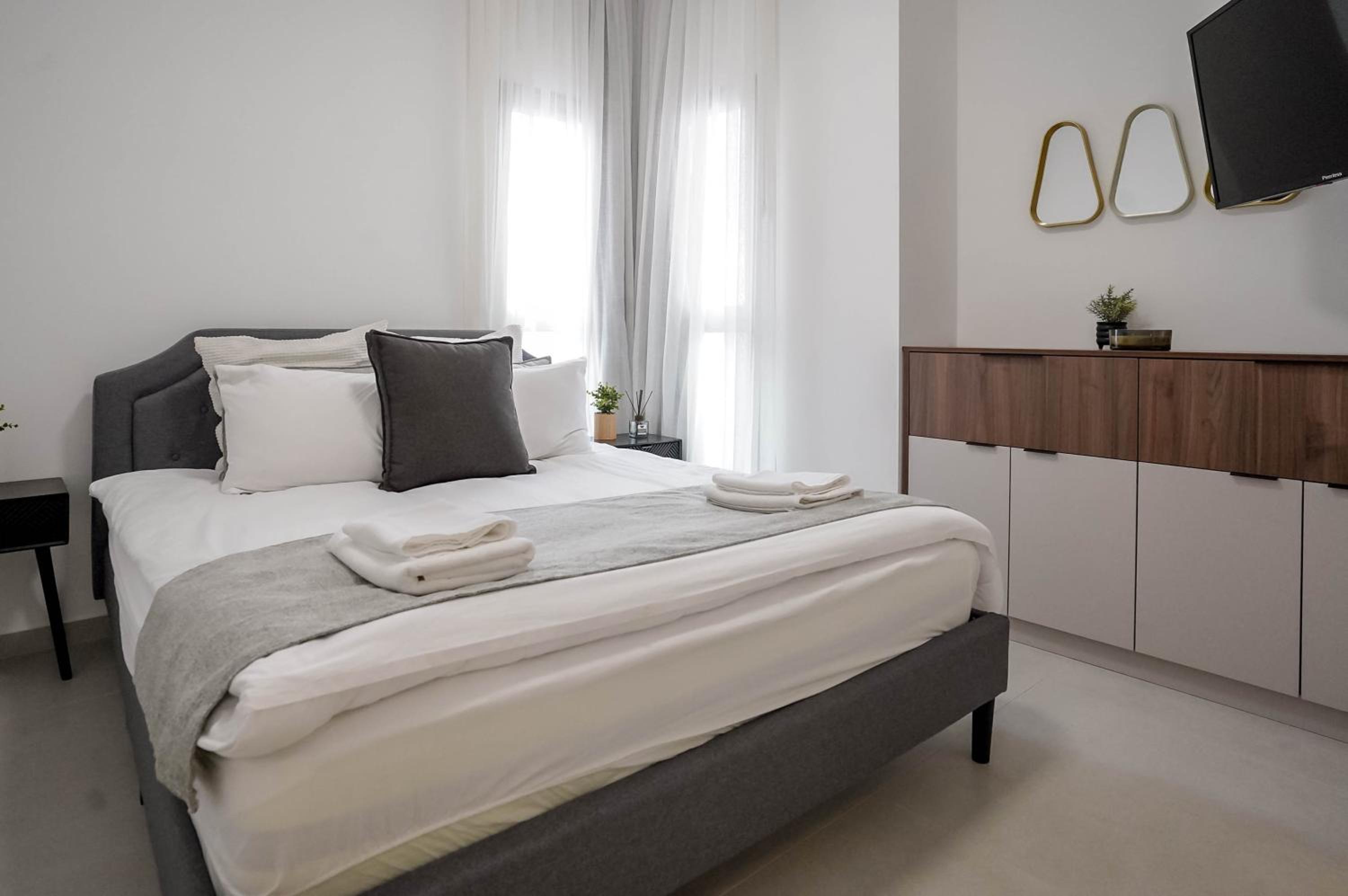 YalaRent new stylish apartment 3BR with balcony view 4