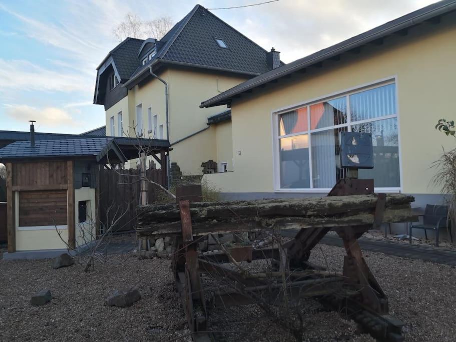 Gemütliches Loft mit Terrasse im ehemaligen Bahnhof Kalenborn