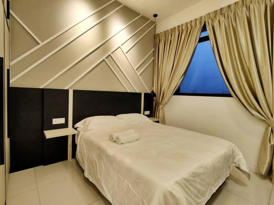 Chamber Suite Klcc & KL Tower view