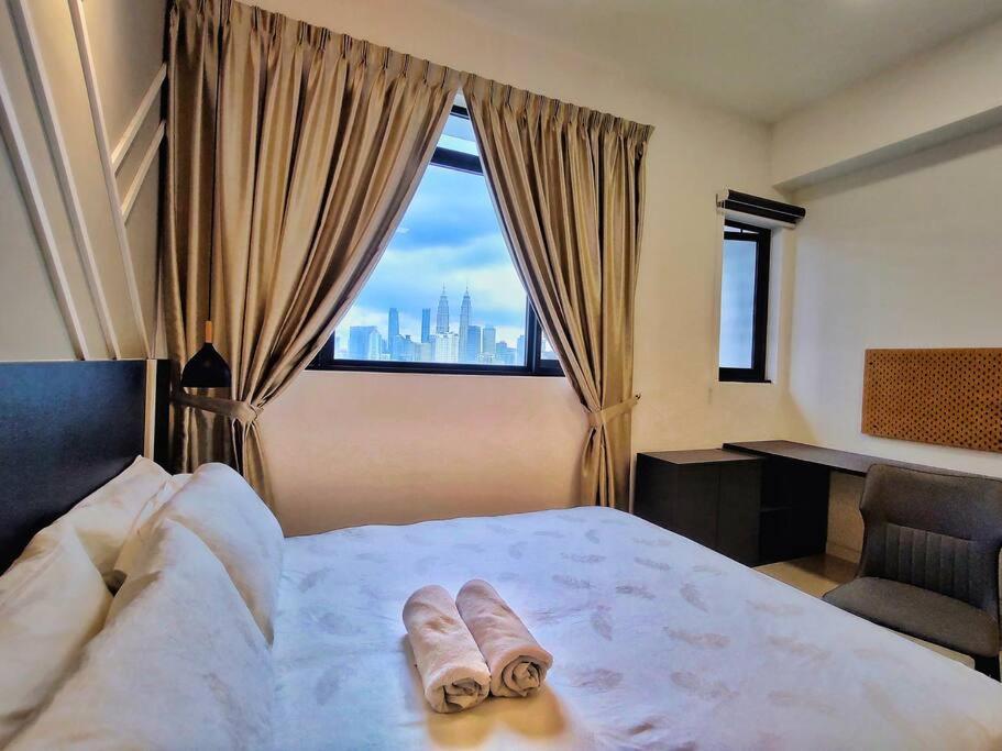 Chamber Suite Klcc & KL Tower view