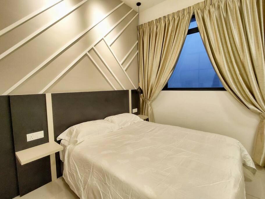 Chamber Suite Klcc & KL Tower view