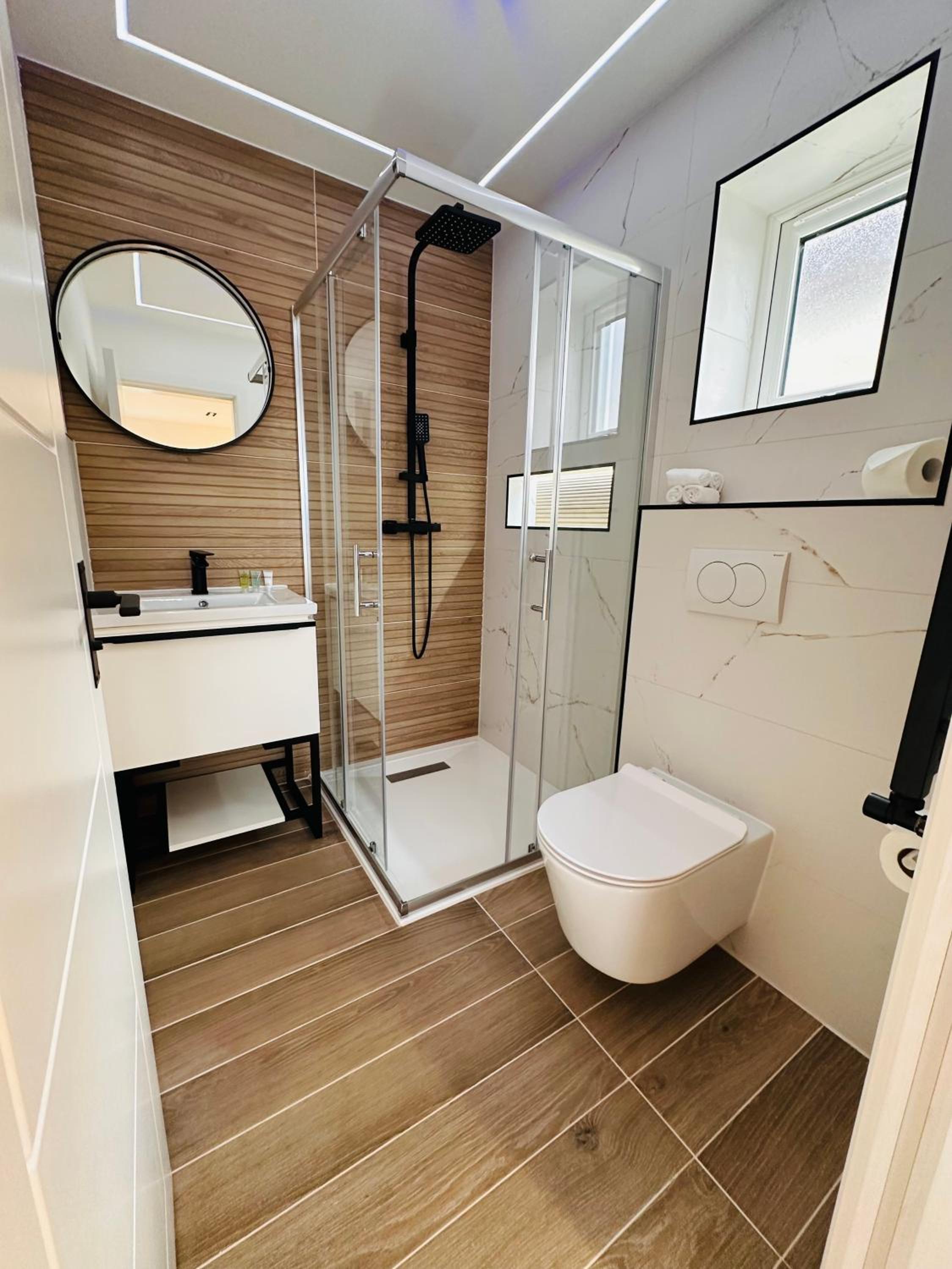 Luxury Self-Contained Private En-Suite Room in Halesowen R2 view 4